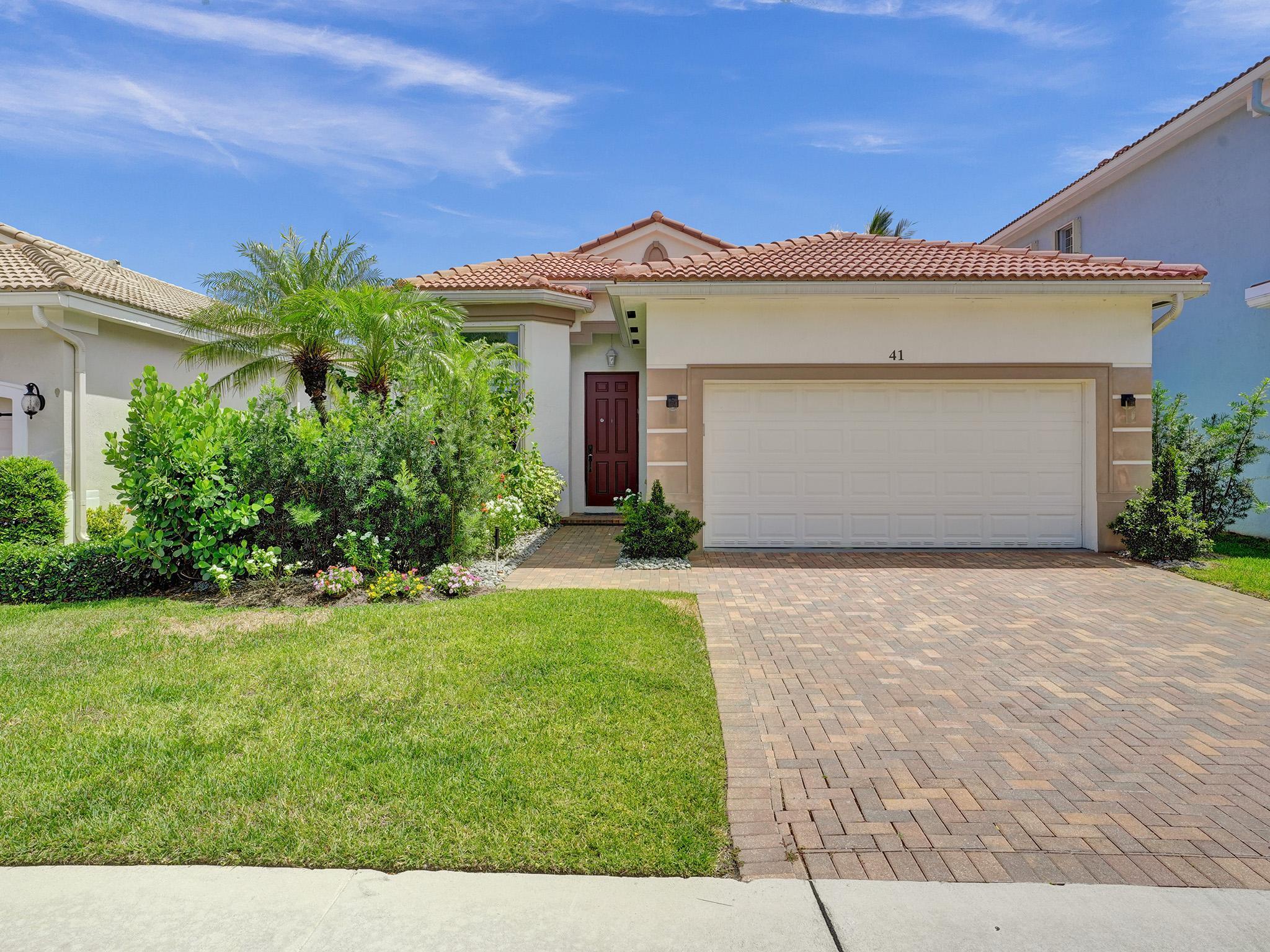 41 Country Lake Circle