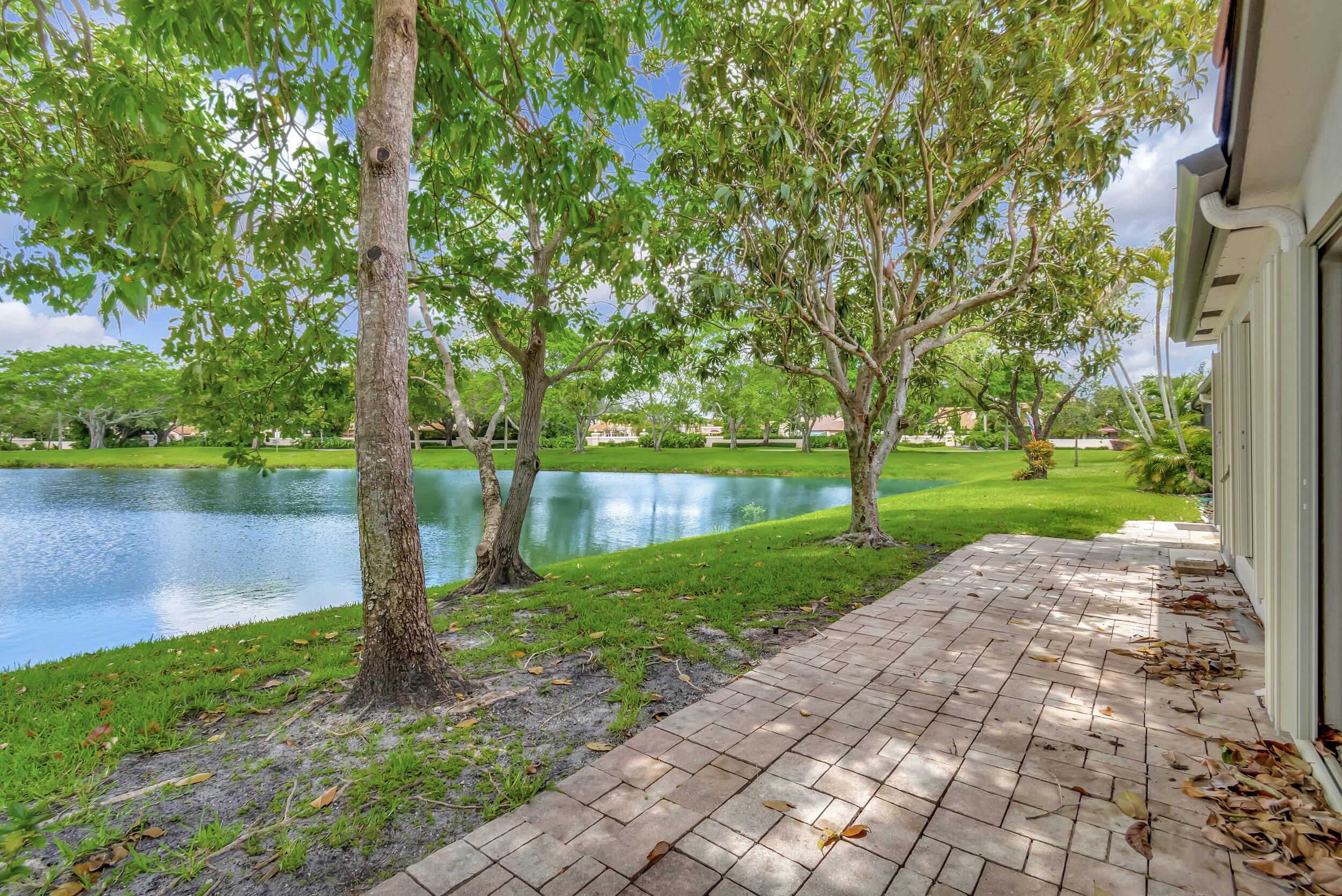 639 Lake Pointe Lane