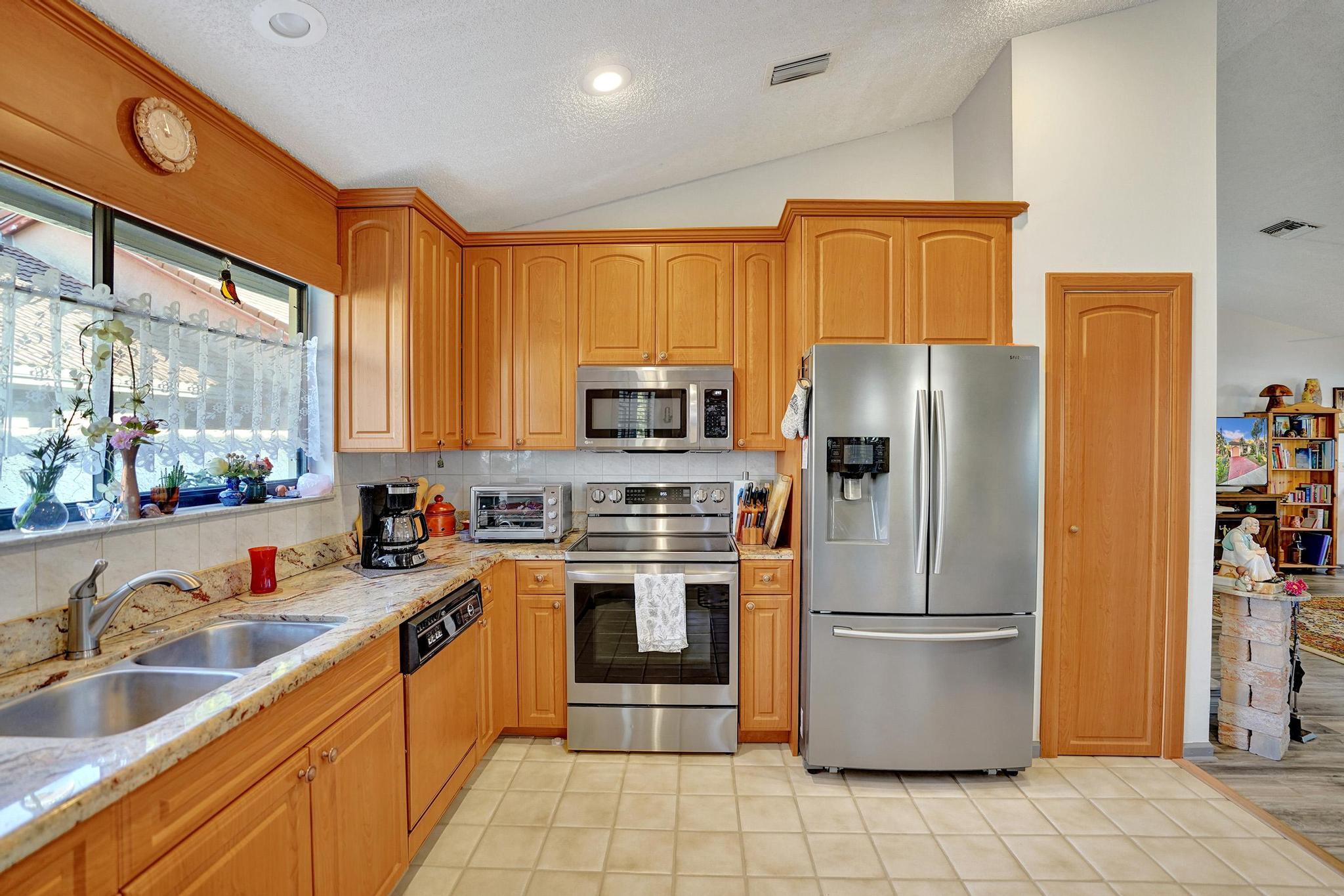 657 NW 38th Terrace
