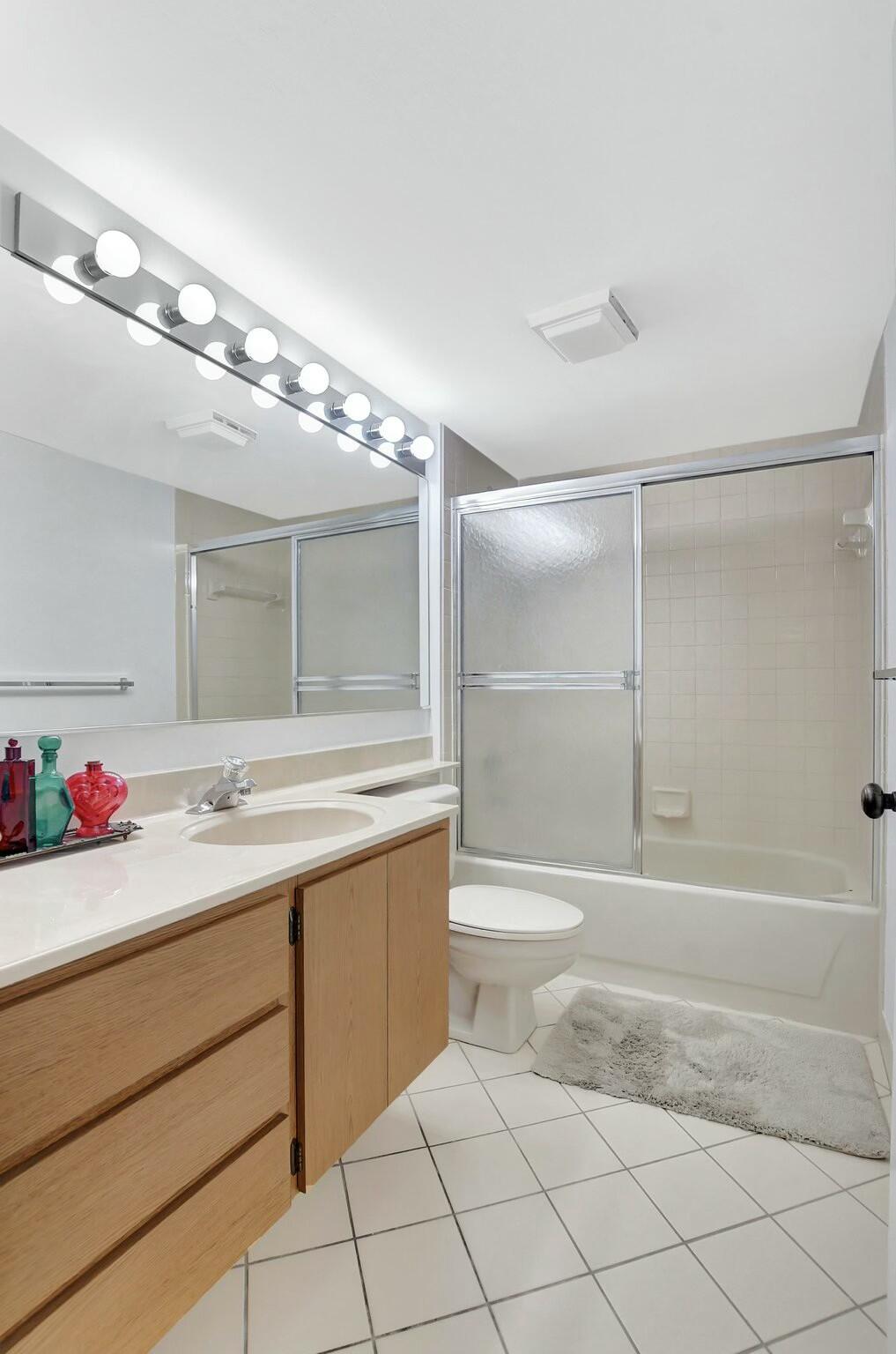 6181 Balboa Circle 302