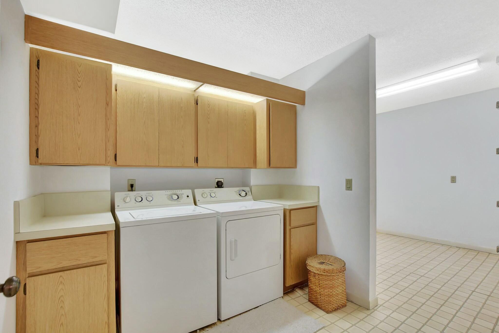6181 Balboa Circle 302