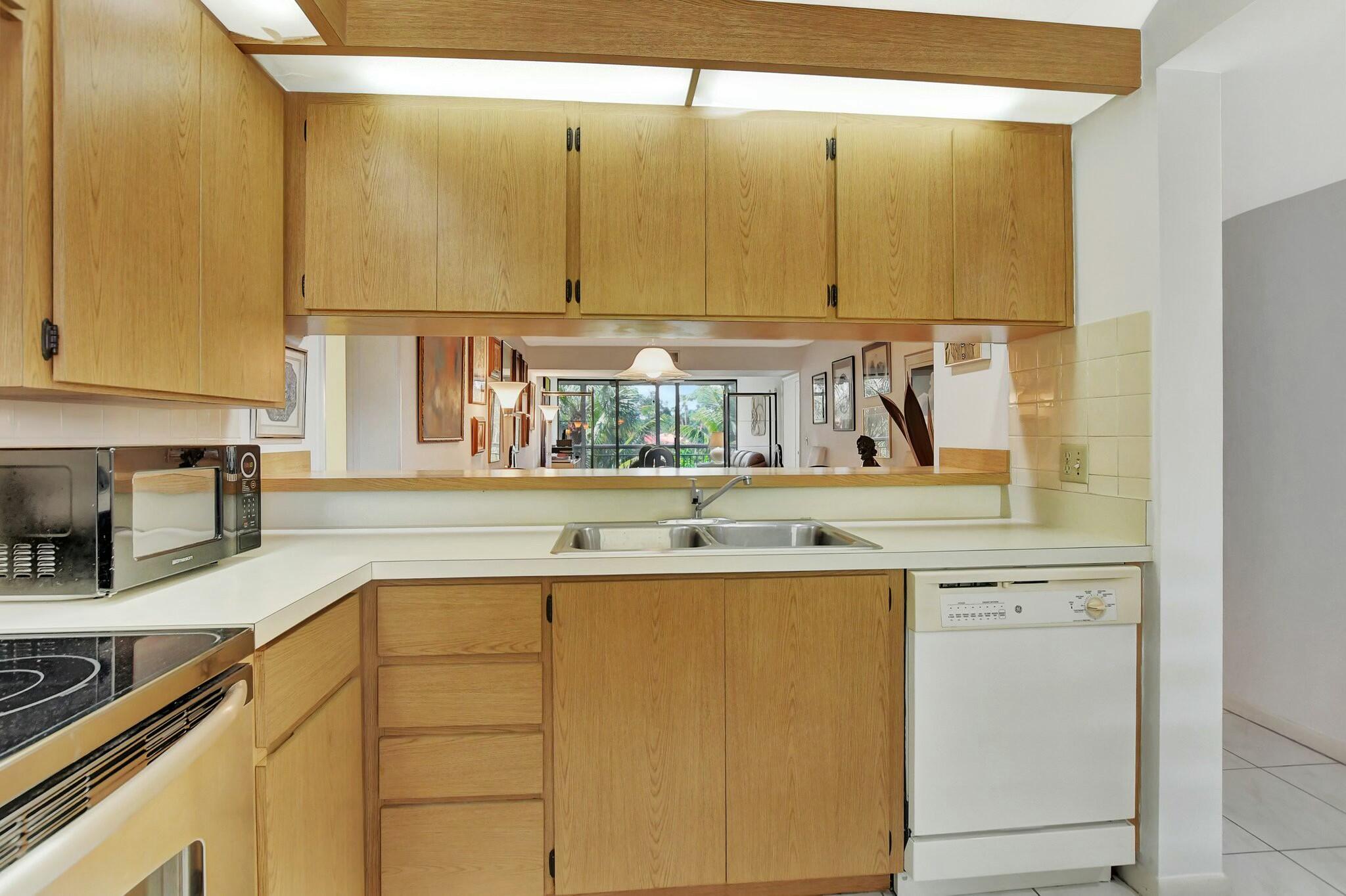 6181 Balboa Circle 302