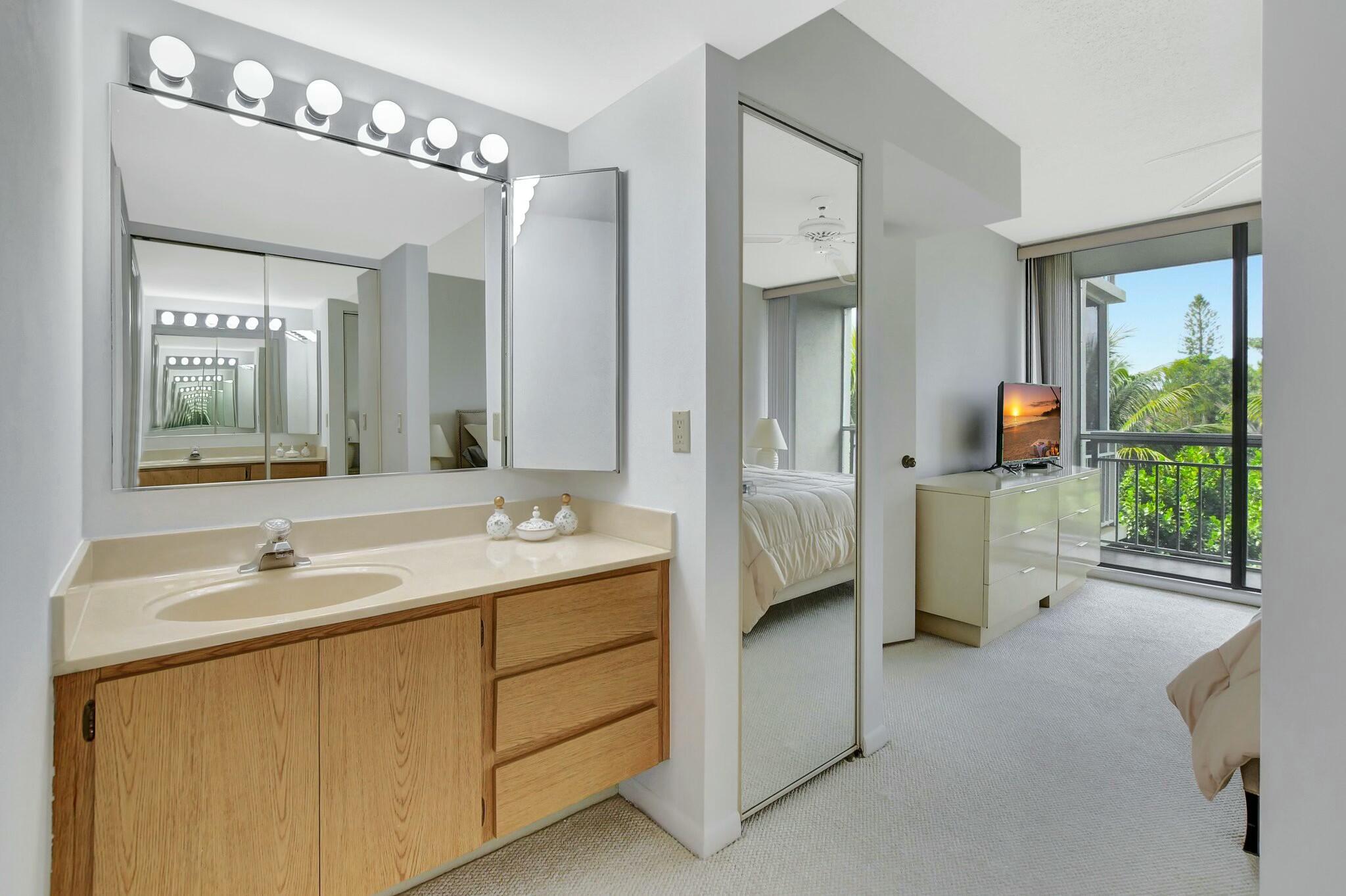 6181 Balboa Circle 302