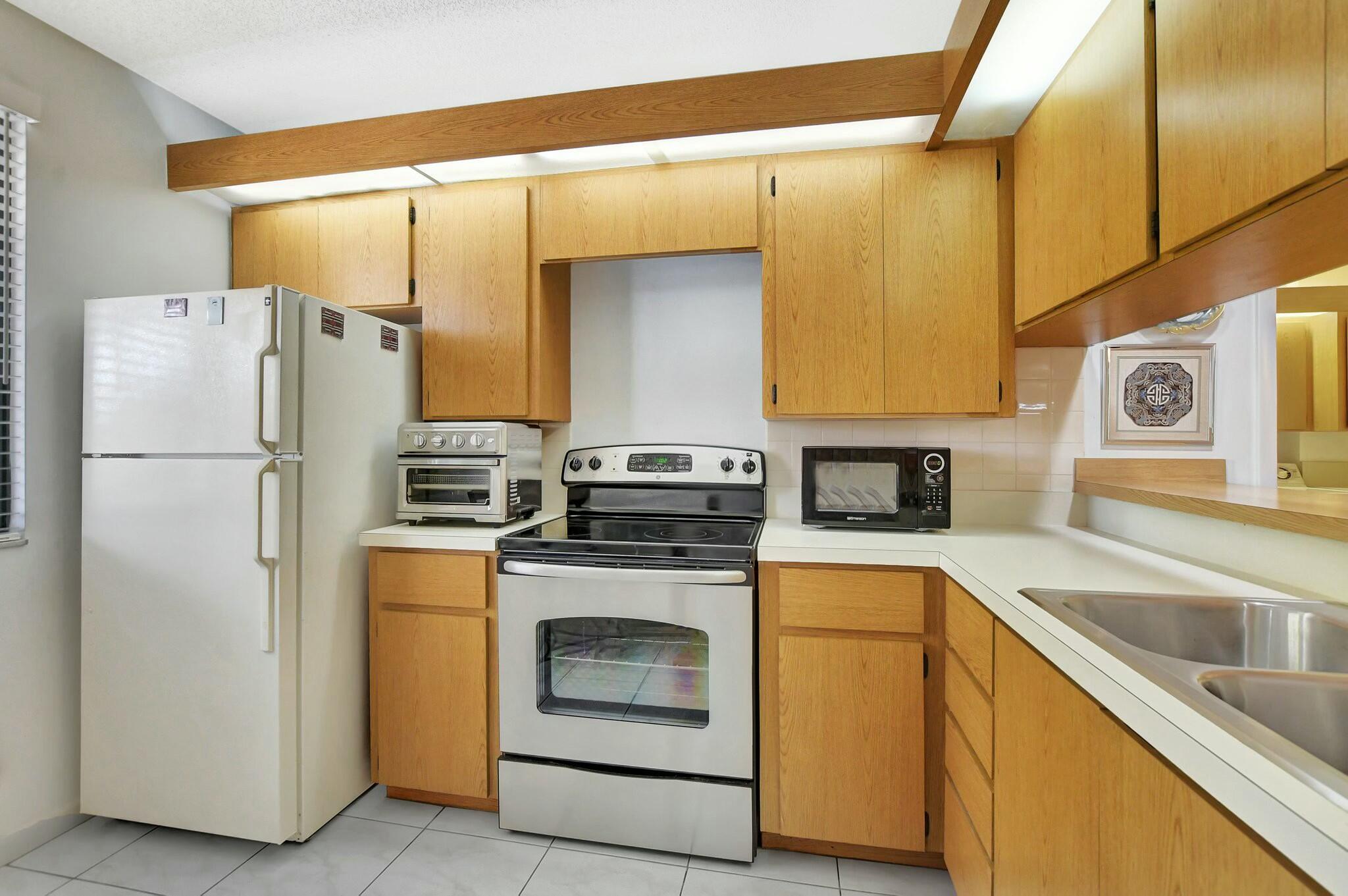 6181 Balboa Circle 302