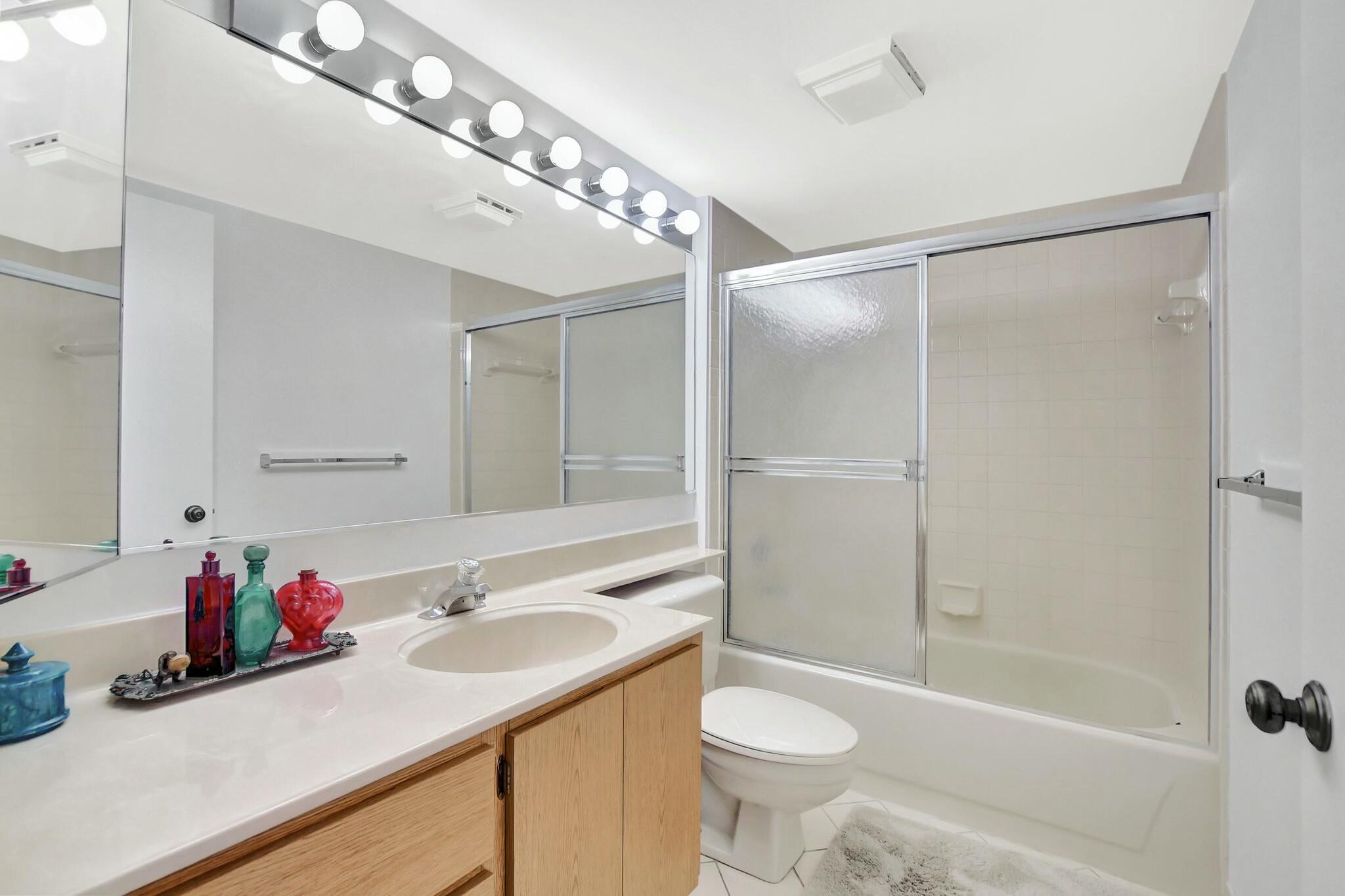 6181 Balboa Circle 302