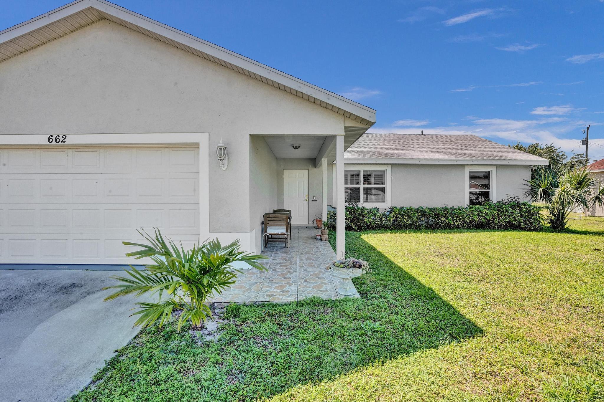 662 SW Mccracken Avenue, Port St. Lucie