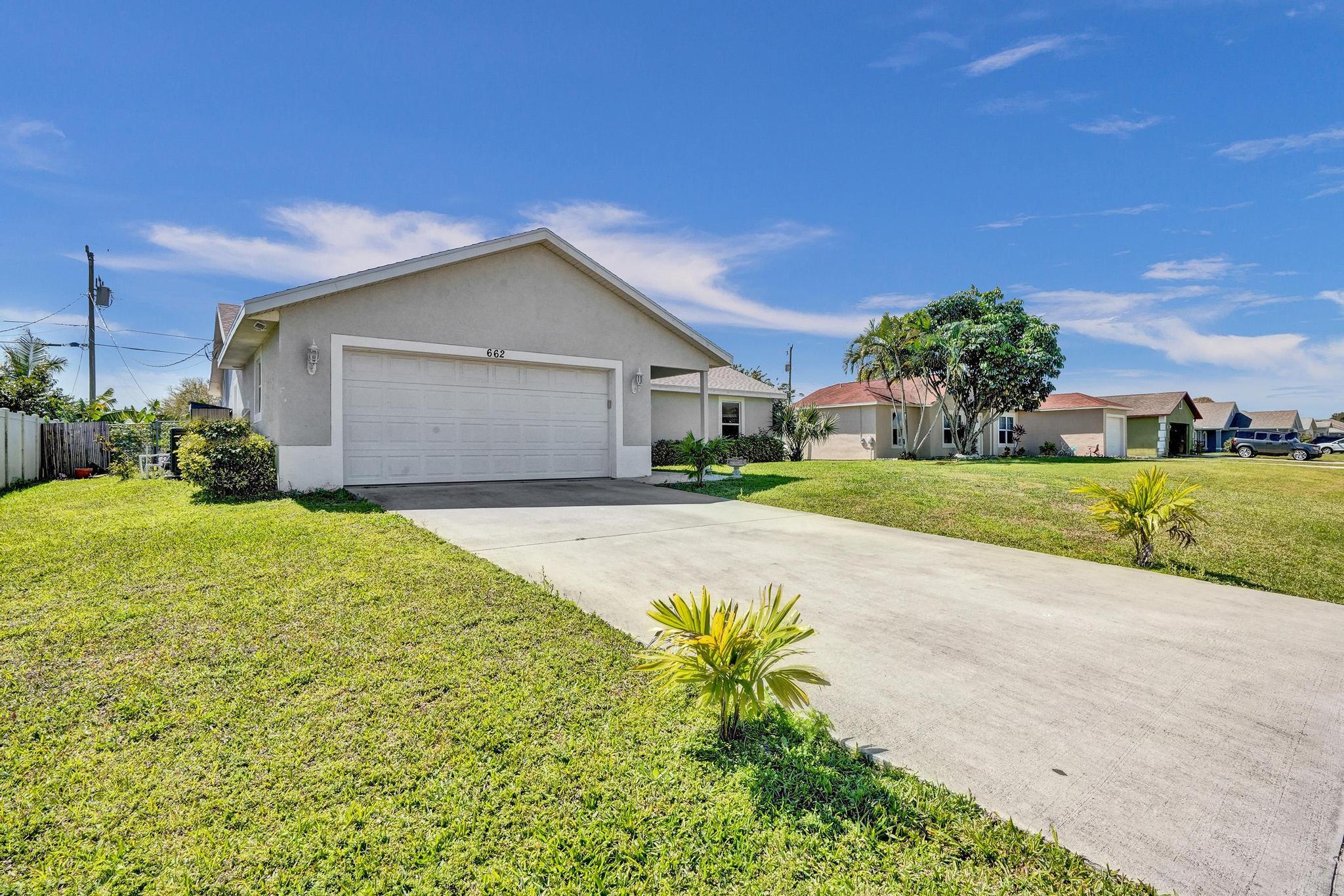 662 SW Mccracken Avenue, Port St. Lucie