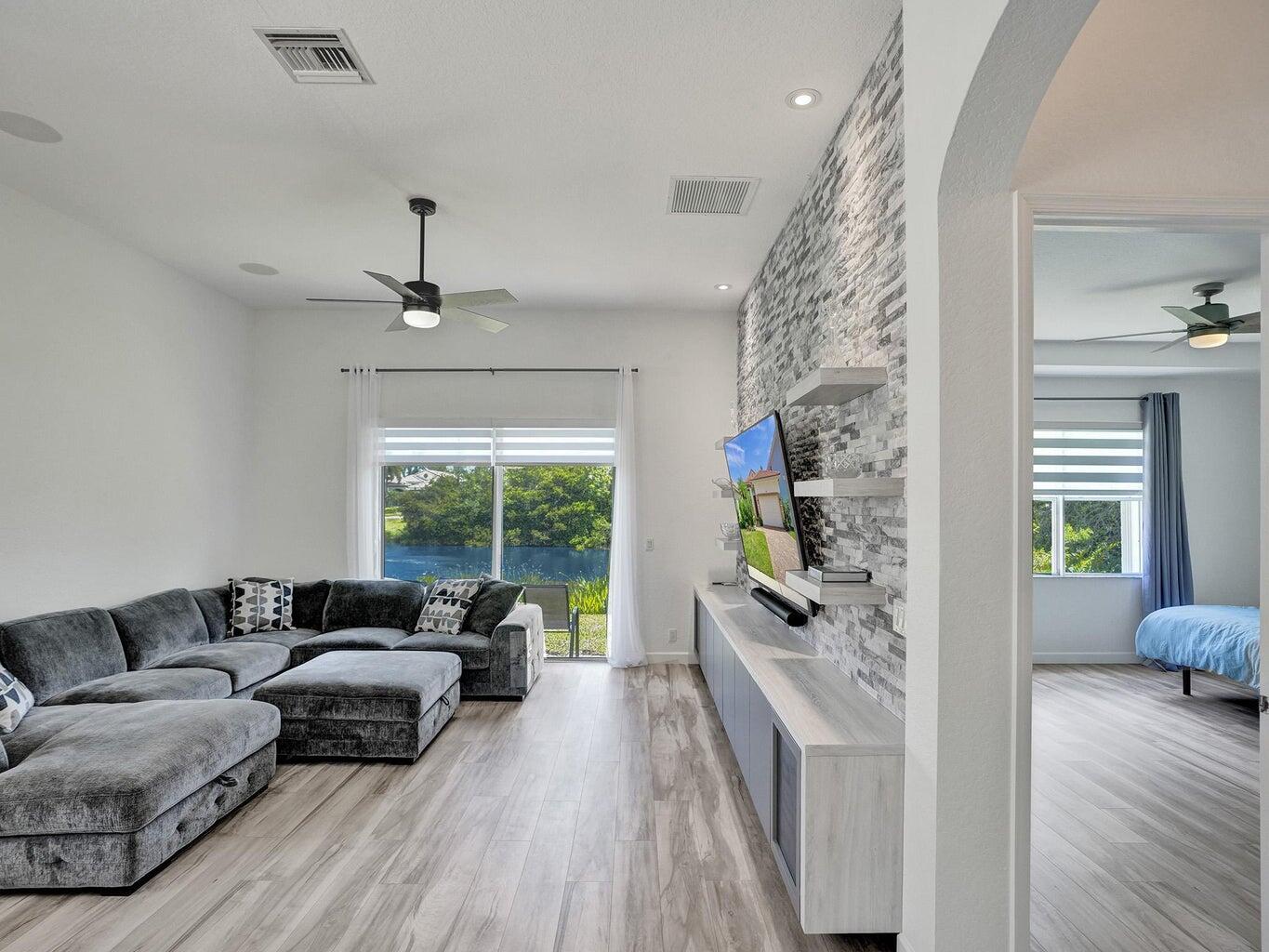 41 Country Lake Circle