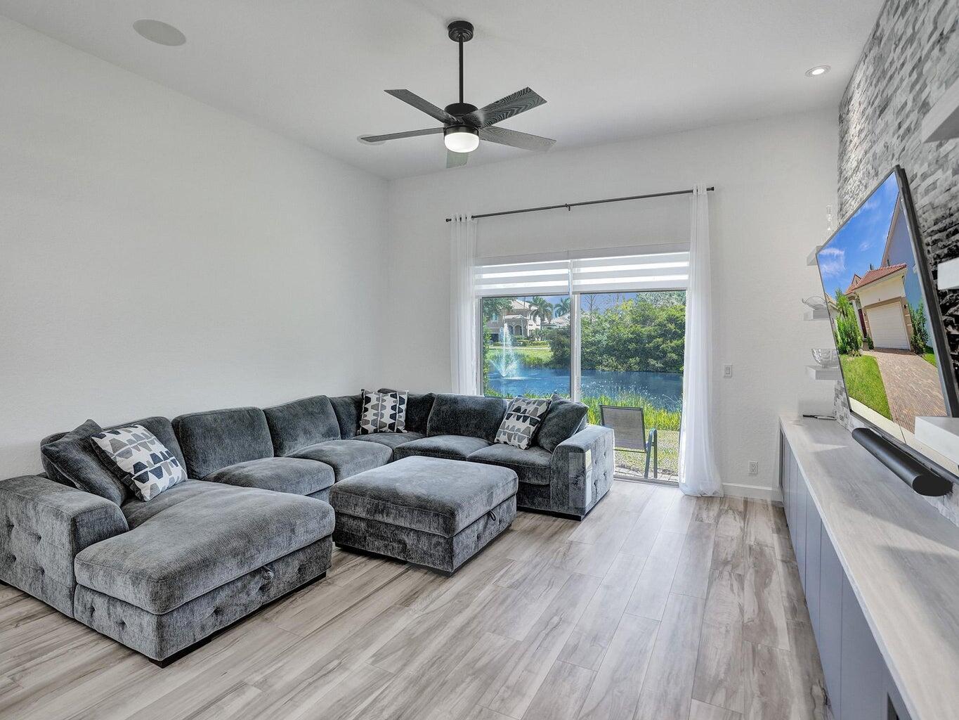 41 Country Lake Circle
