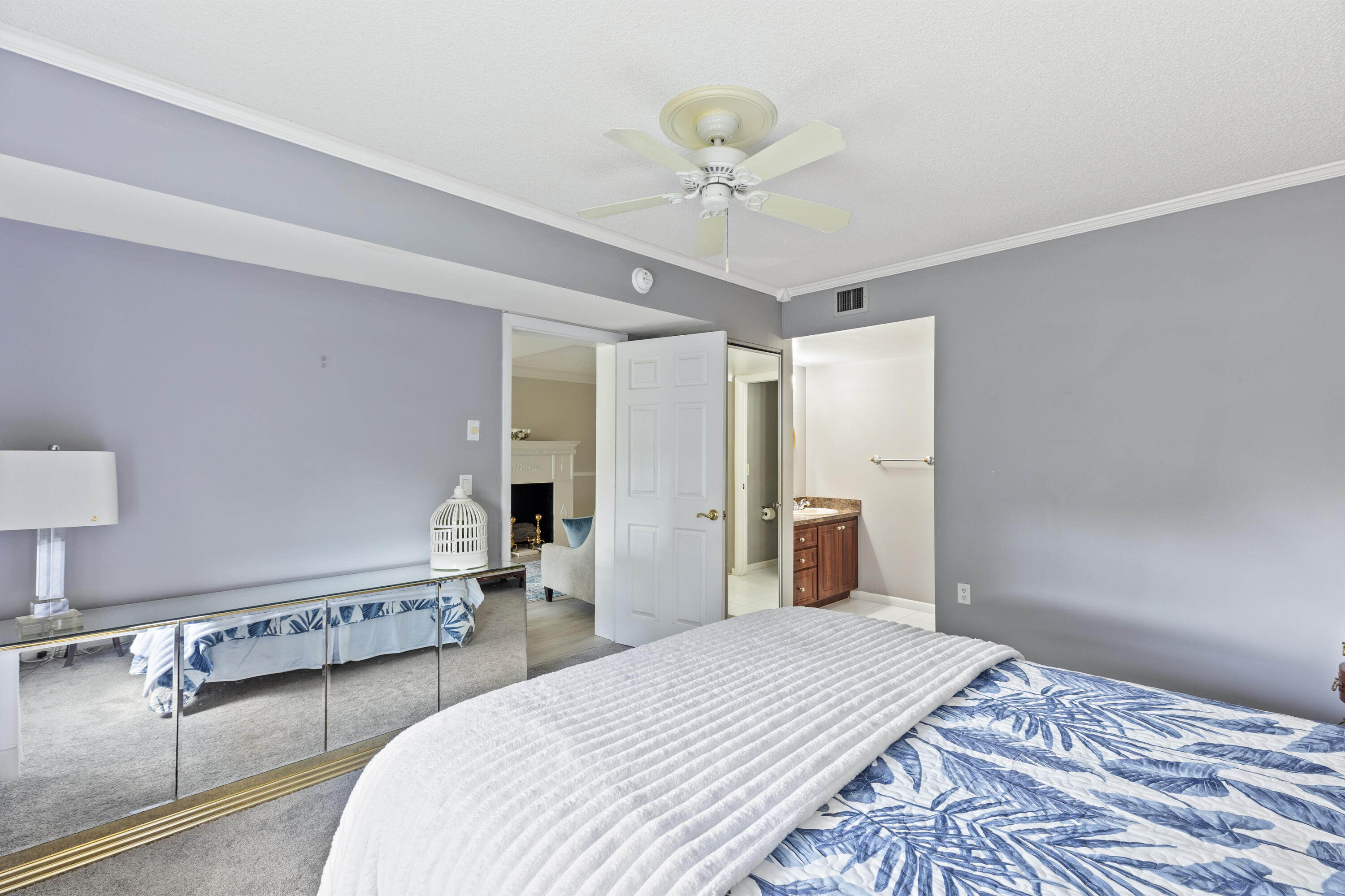 6073 Balboa Circle 303