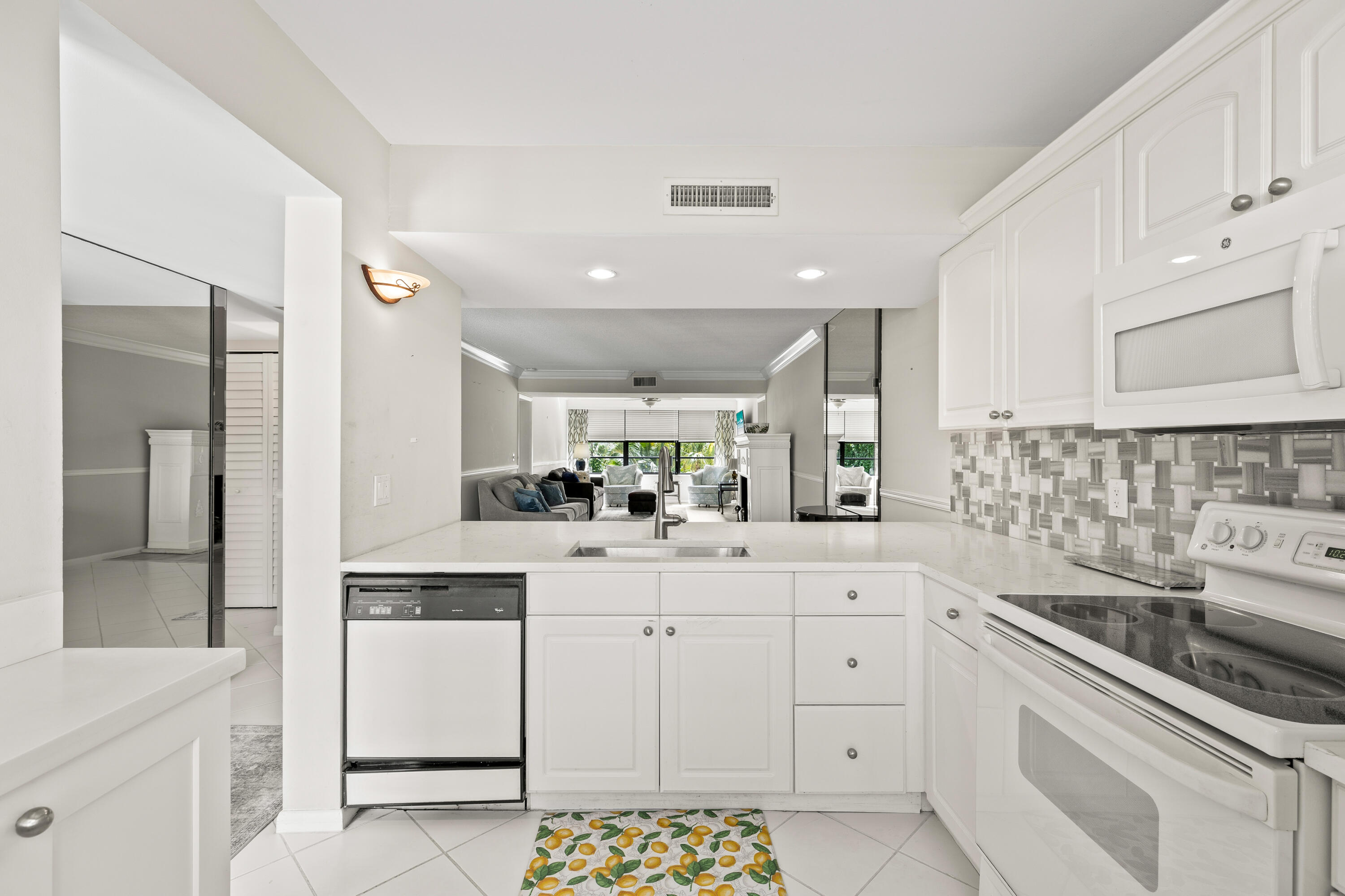 6073 Balboa Circle 303