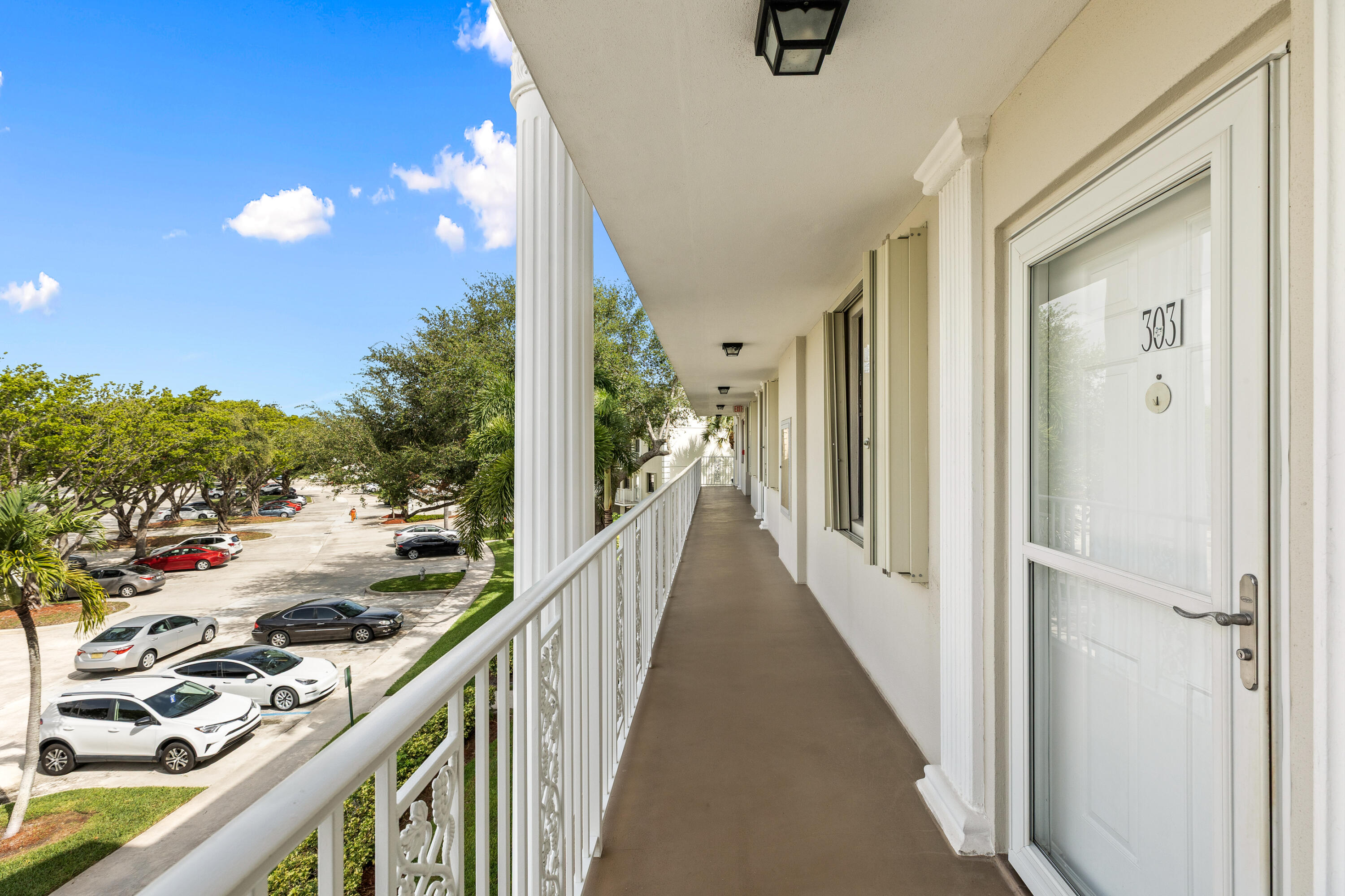 6073 Balboa Circle 303