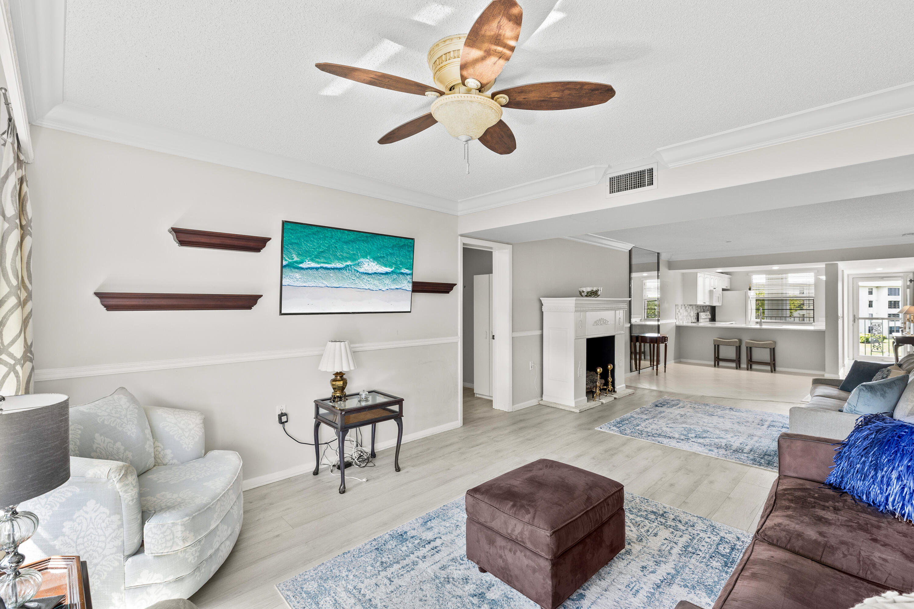 6073 Balboa Circle 303