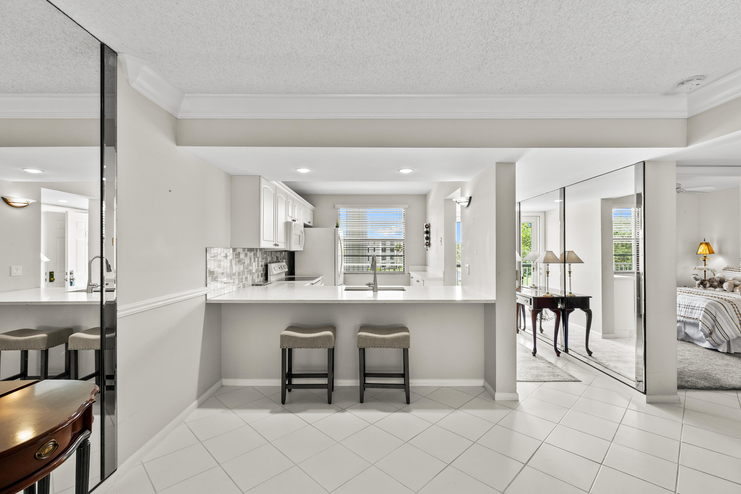 6073 Balboa Circle 303