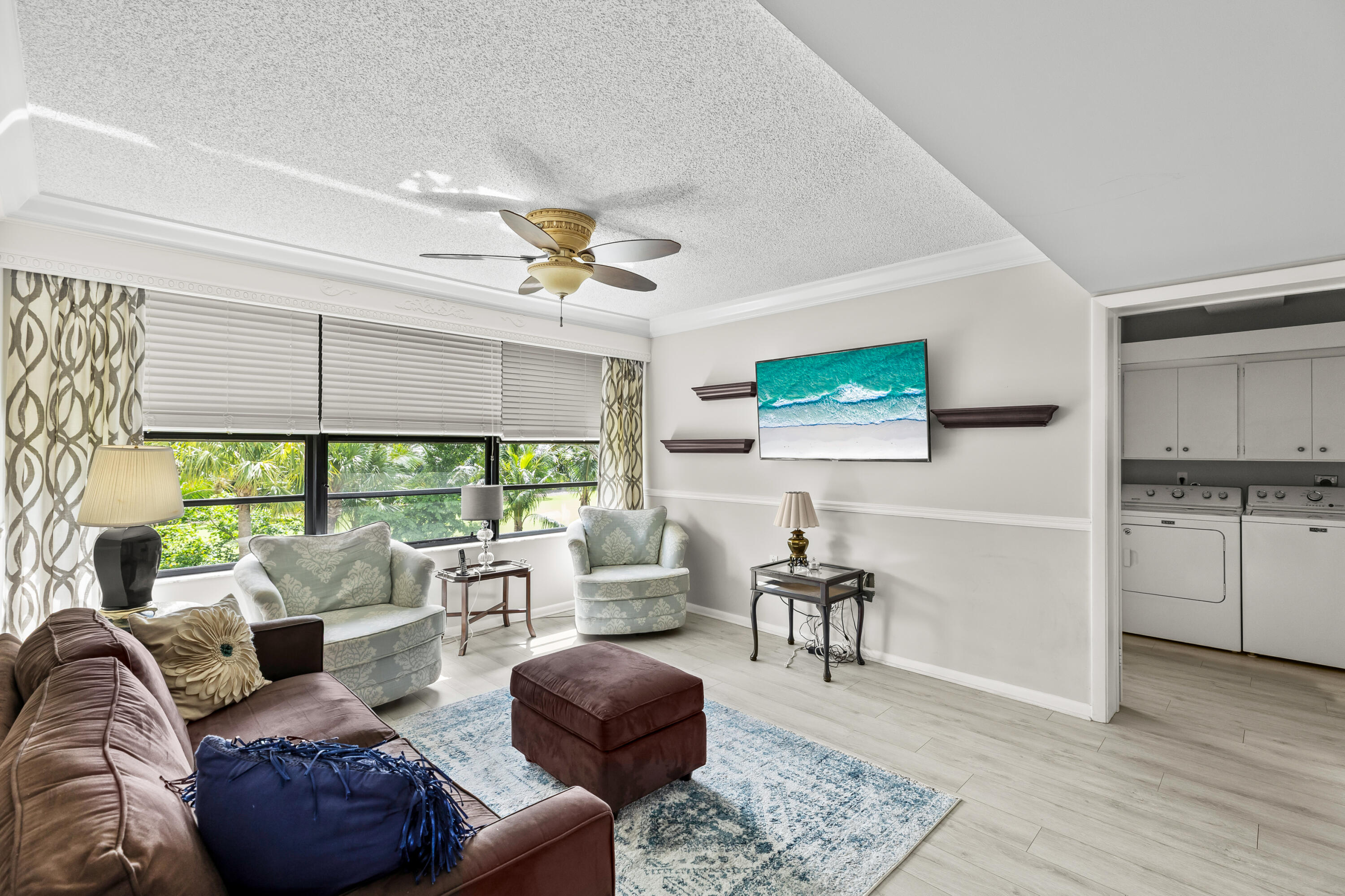 6073 Balboa Circle 303