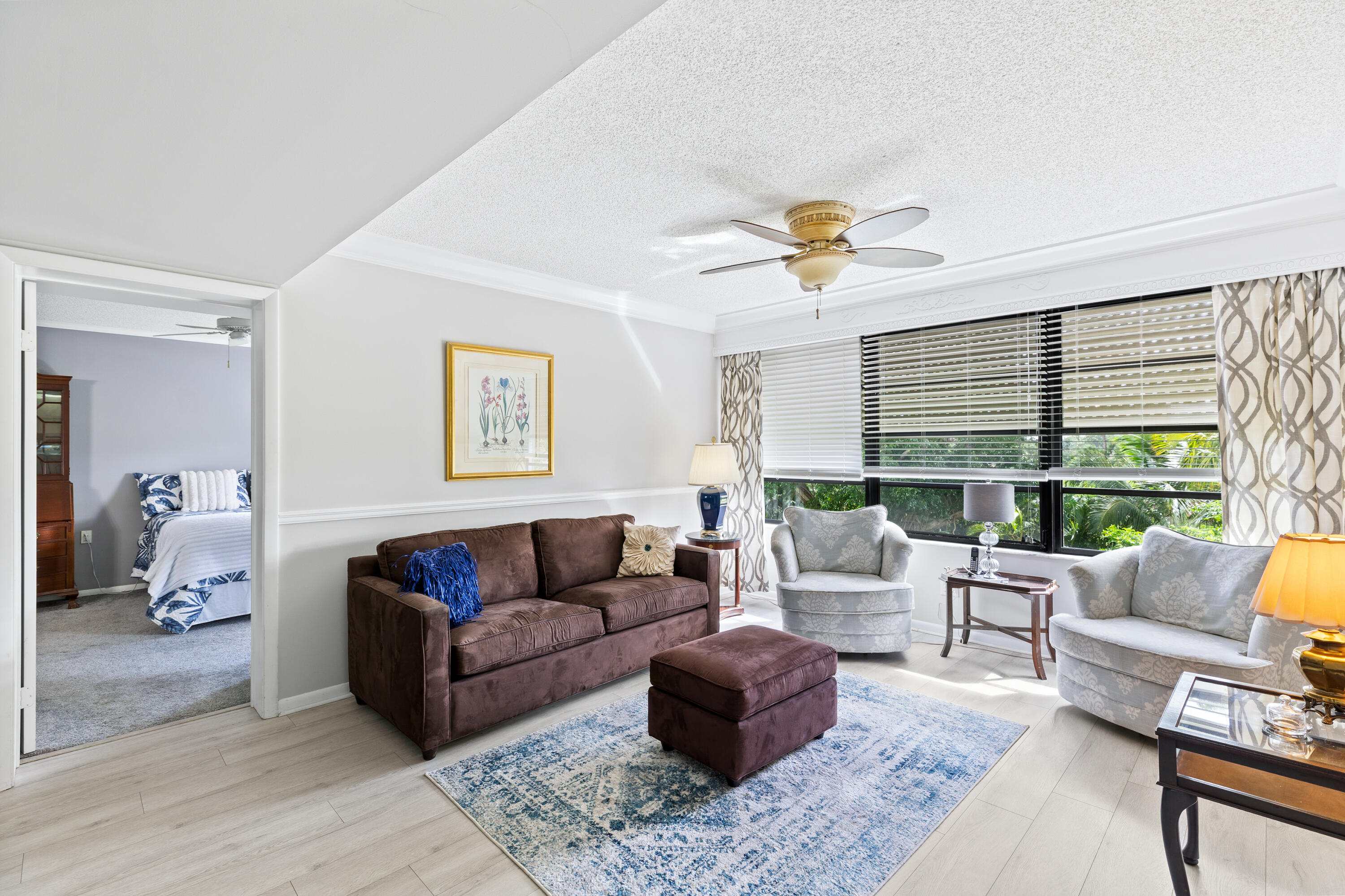 6073 Balboa Circle 303