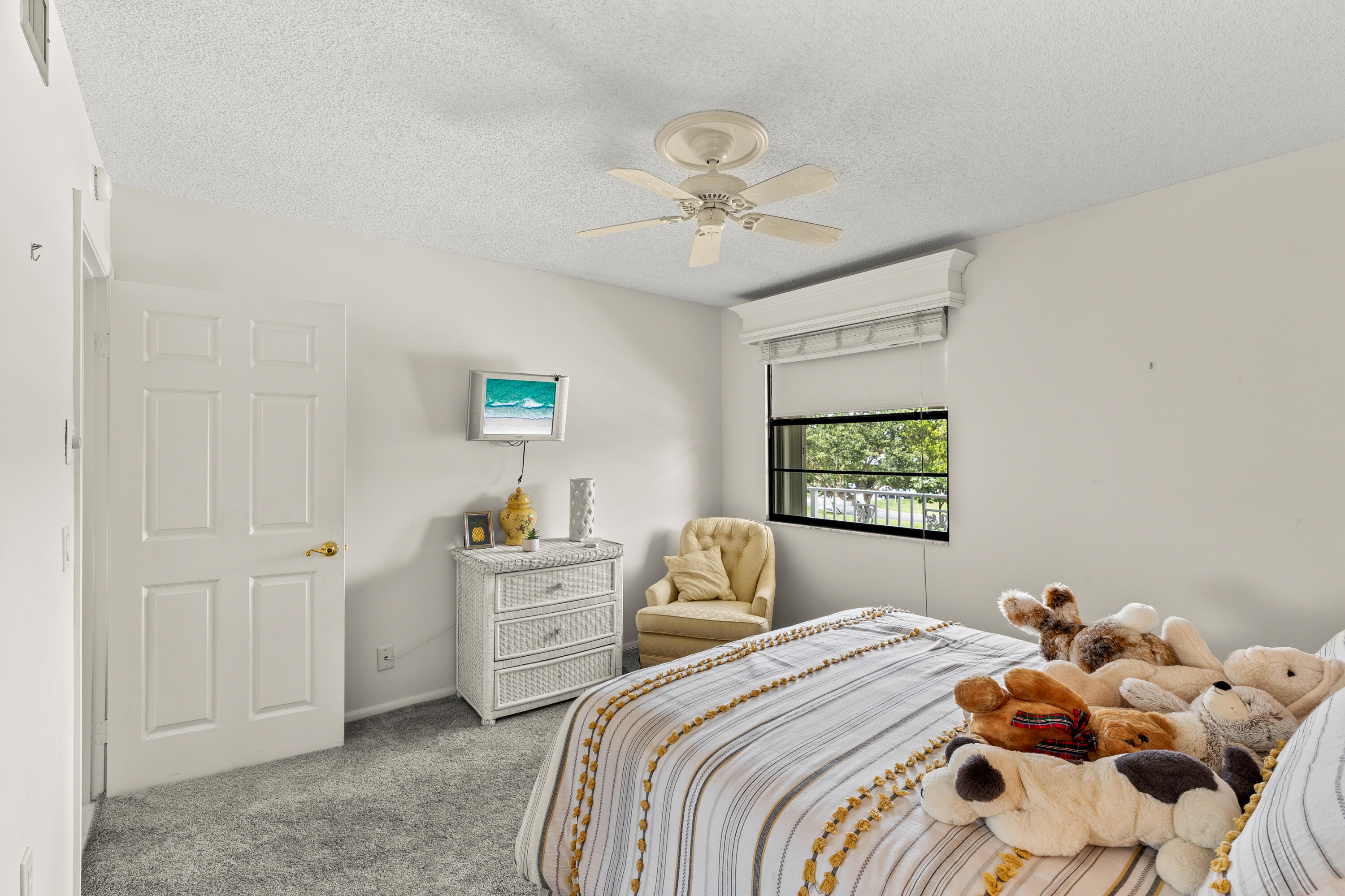 6073 Balboa Circle 303