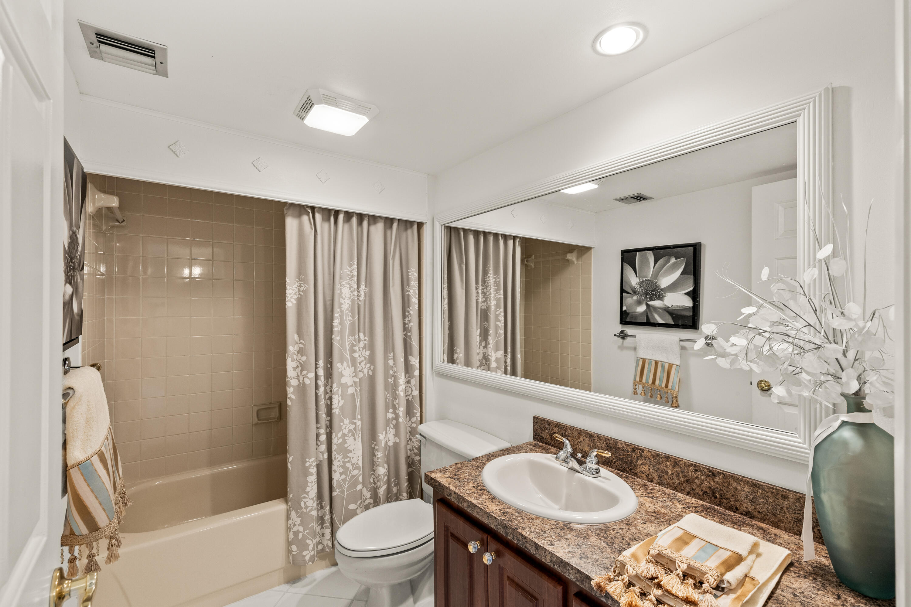 6073 Balboa Circle 303