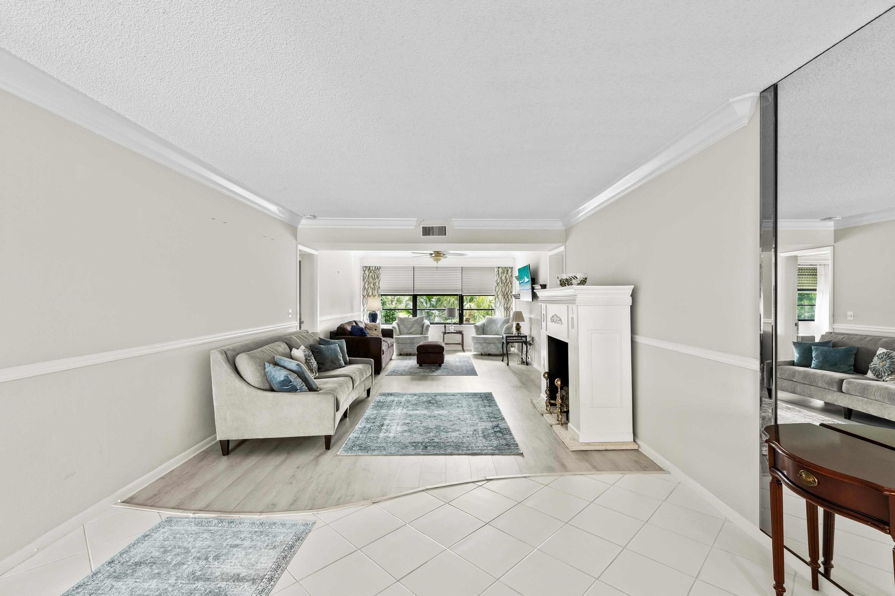 6073 Balboa Circle 303