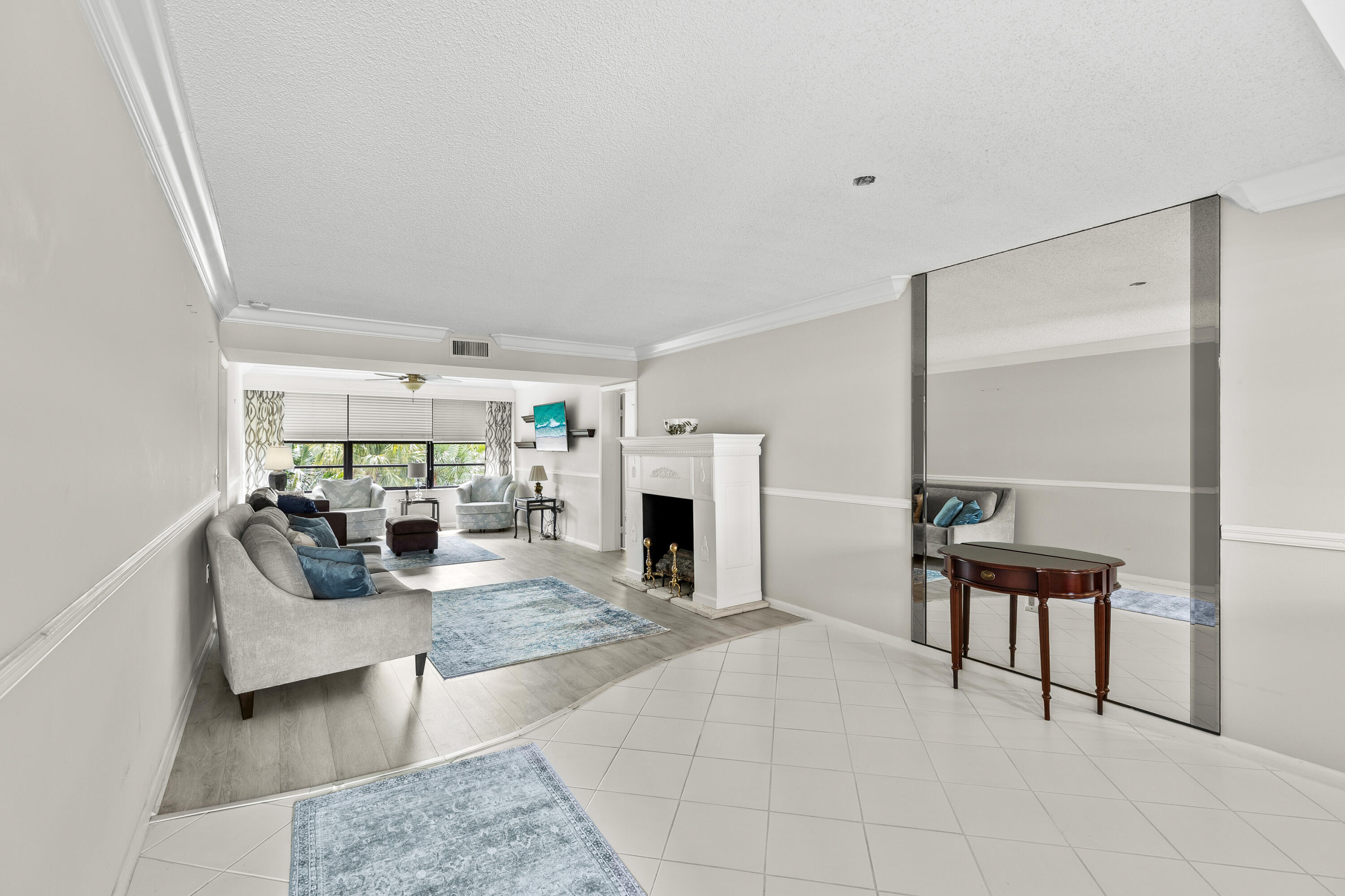 6073 Balboa Circle 303