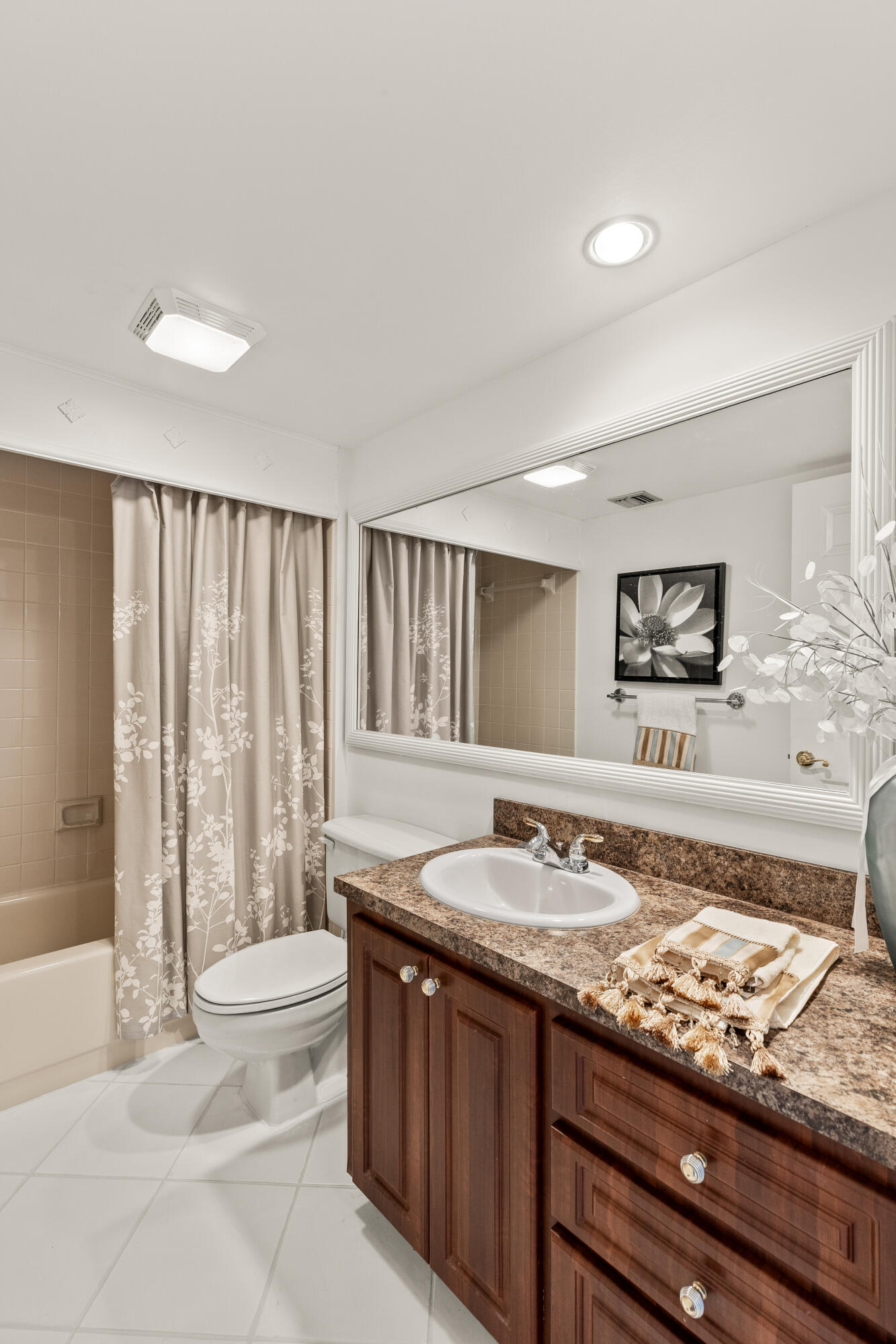 6073 Balboa Circle 303