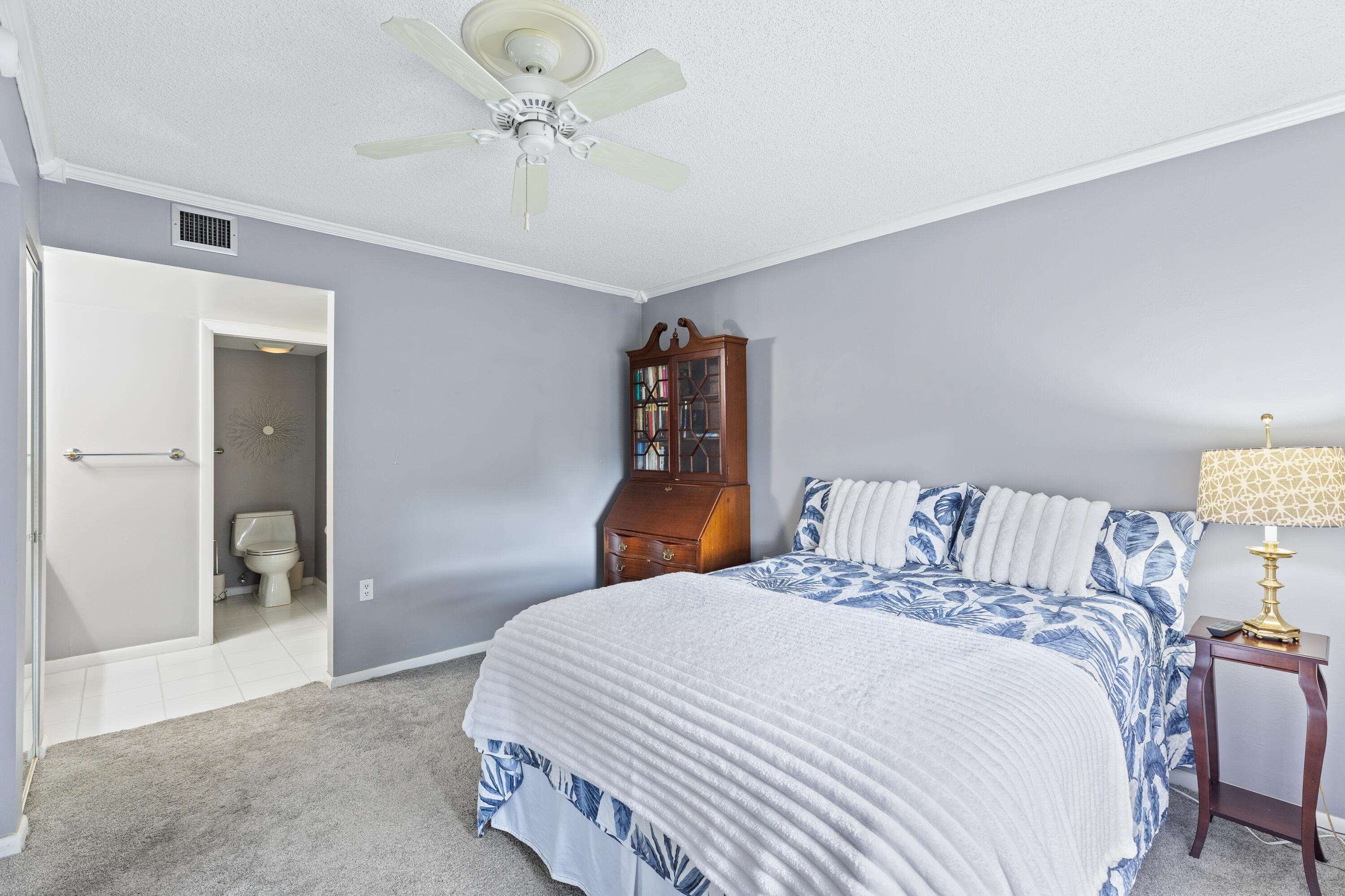6073 Balboa Circle 303