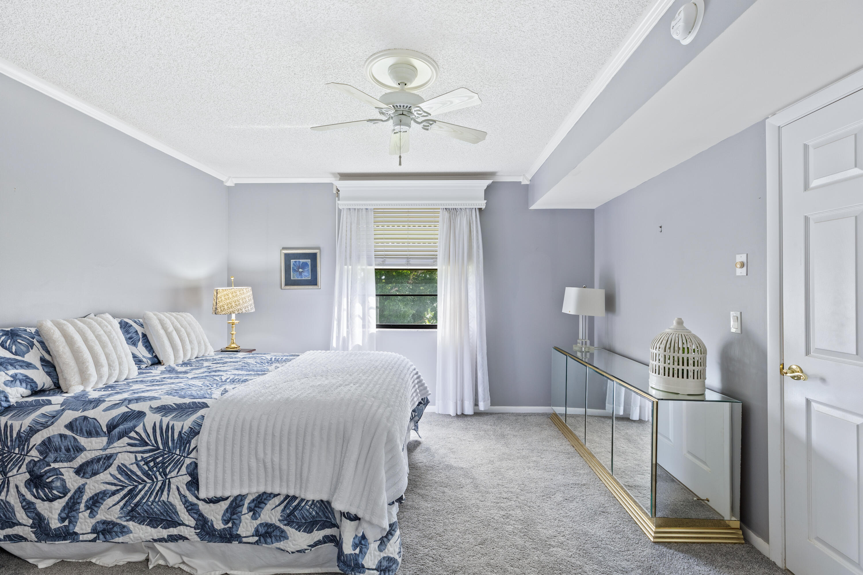 6073 Balboa Circle 303