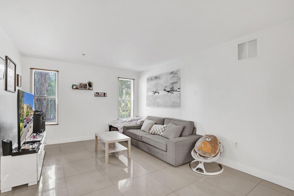 2311 N Congress Avenue 11