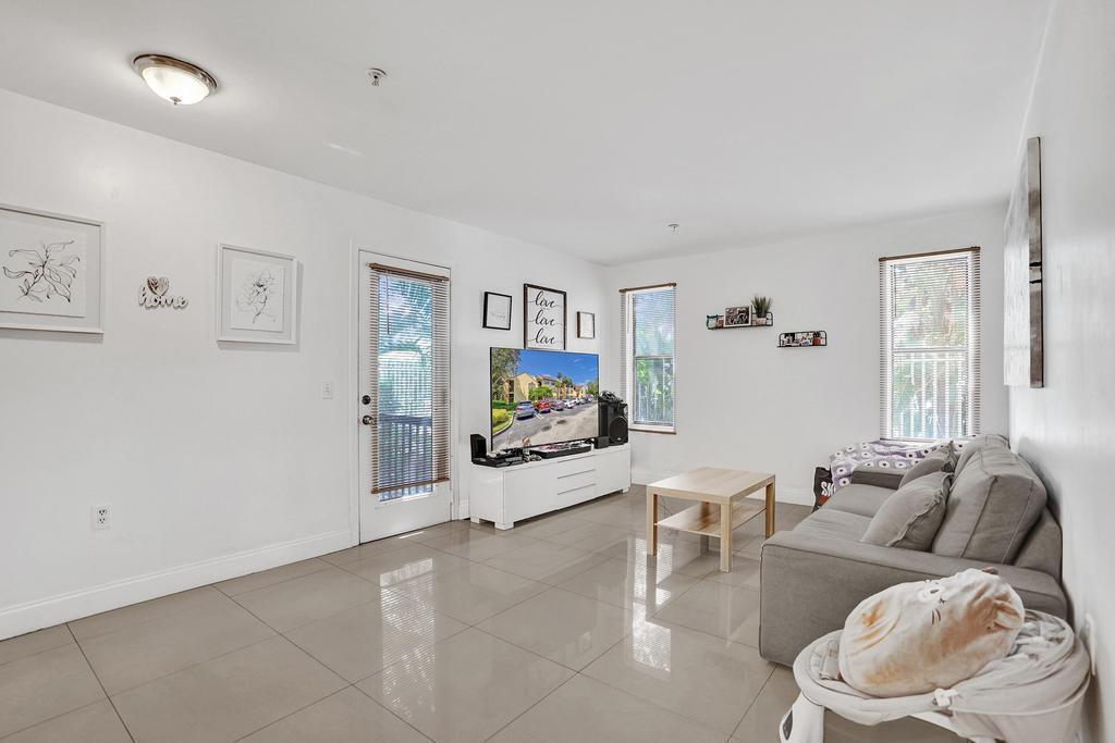 2311 N Congress Avenue 11