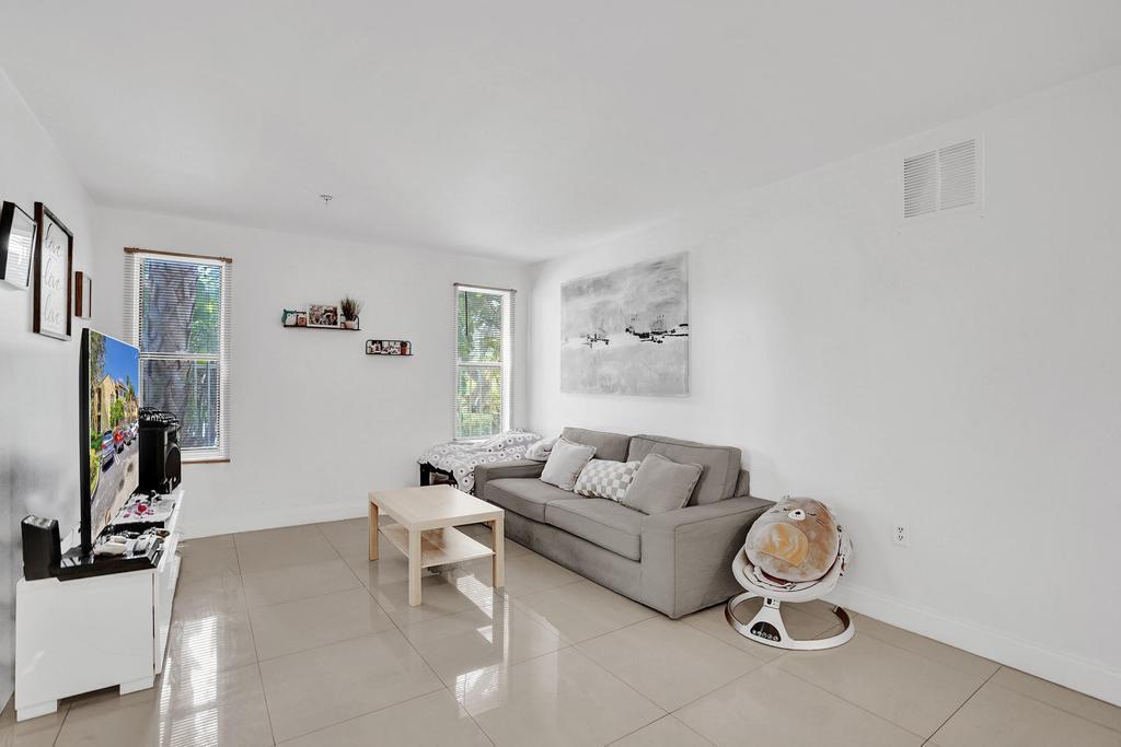 2311 N Congress Avenue 11