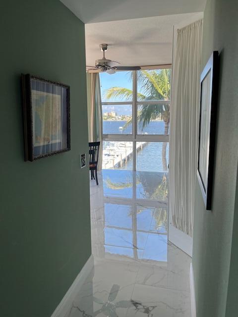 806 E Windward Way 401