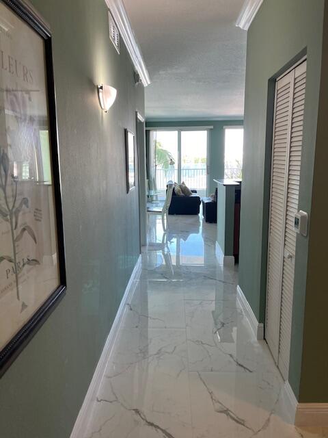806 E Windward Way 401