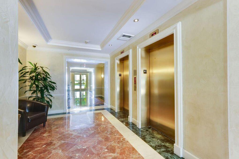 806 E Windward Way 401