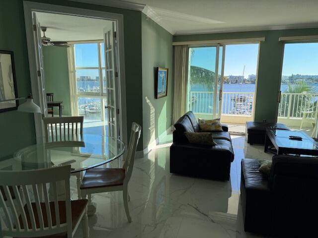 806 E Windward Way 401
