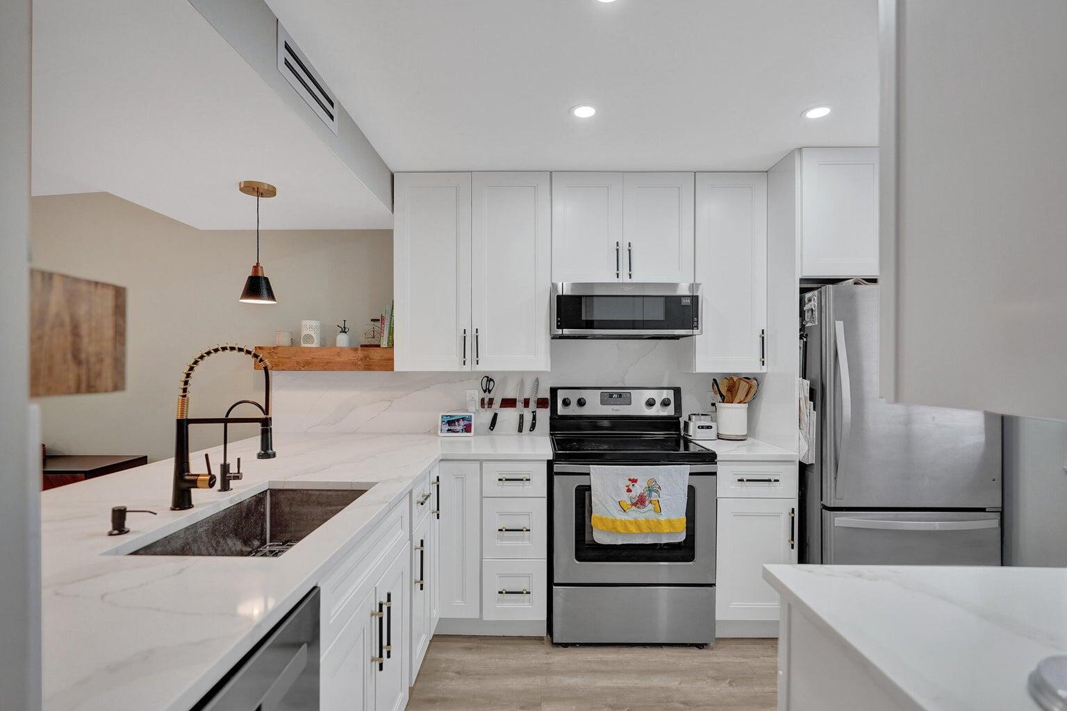 6193 Balboa Circle 201