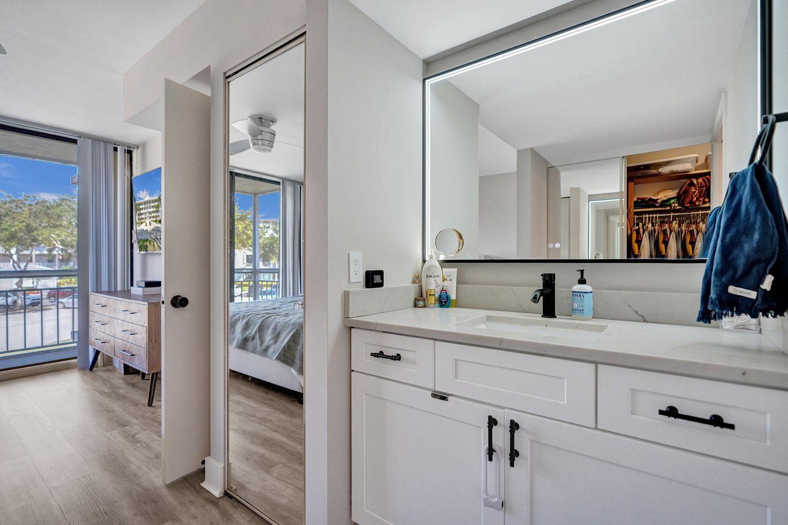 6193 Balboa Circle 201