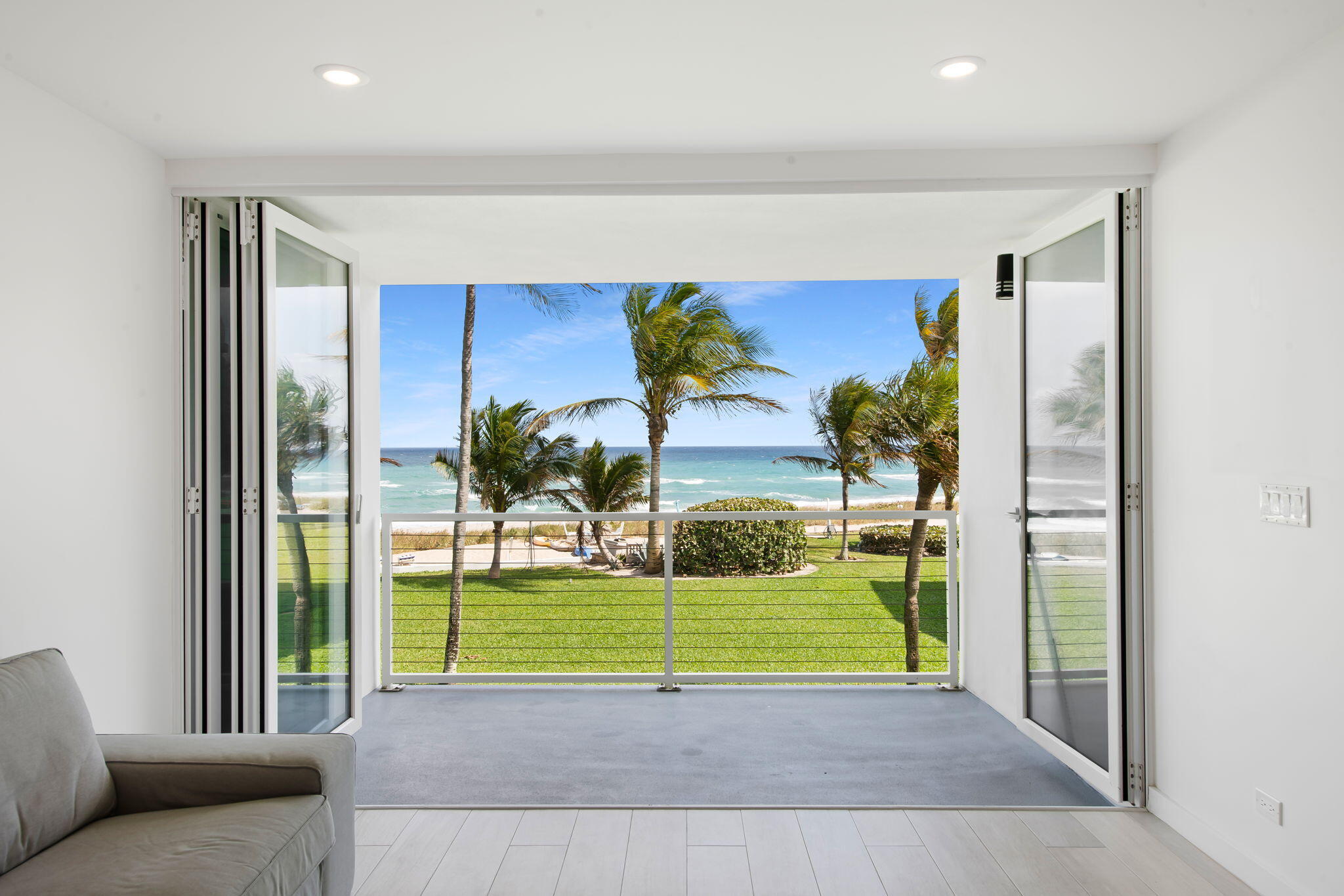 1041 Hillsboro Mile 11