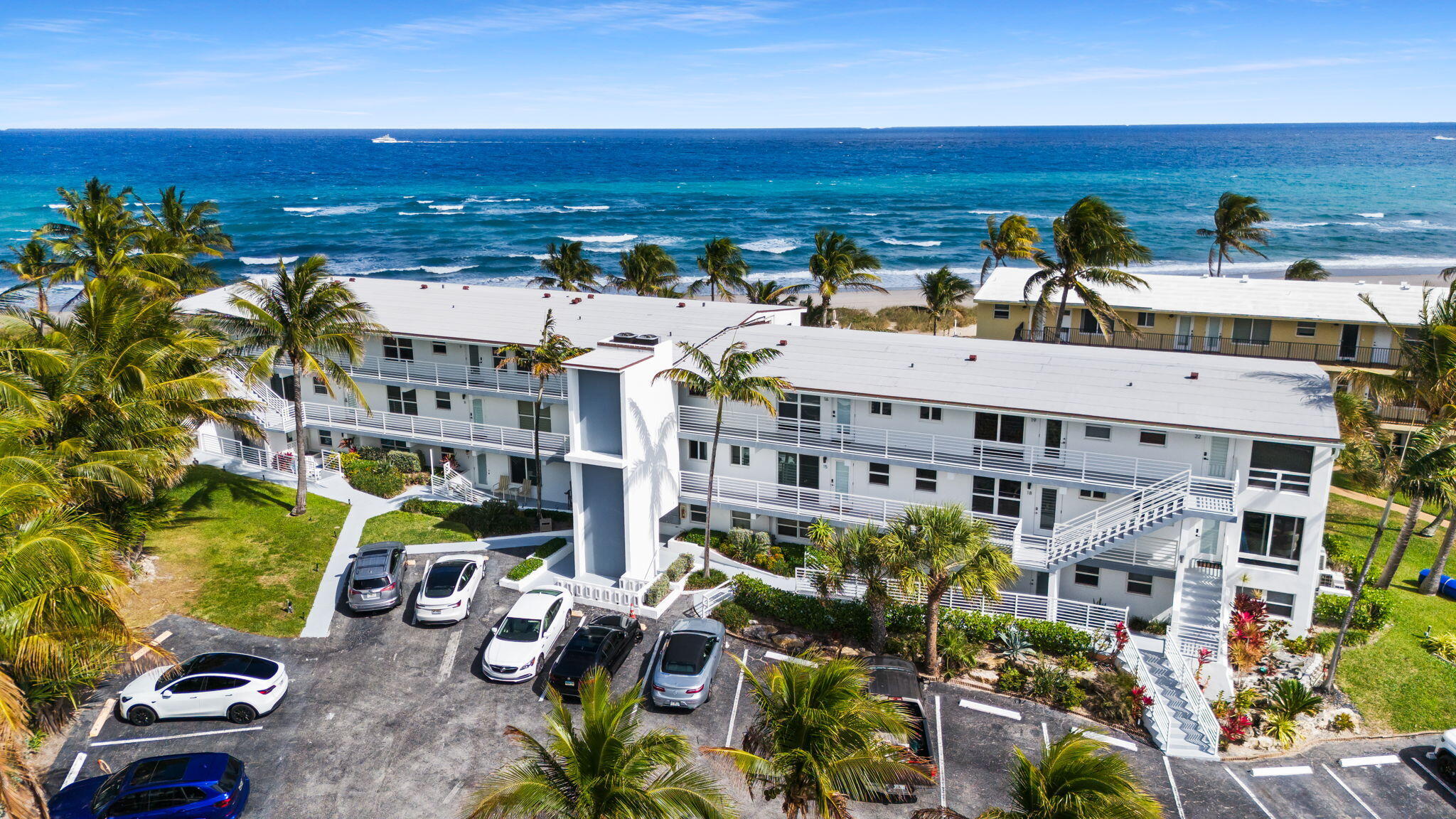 1041 Hillsboro Mile 11