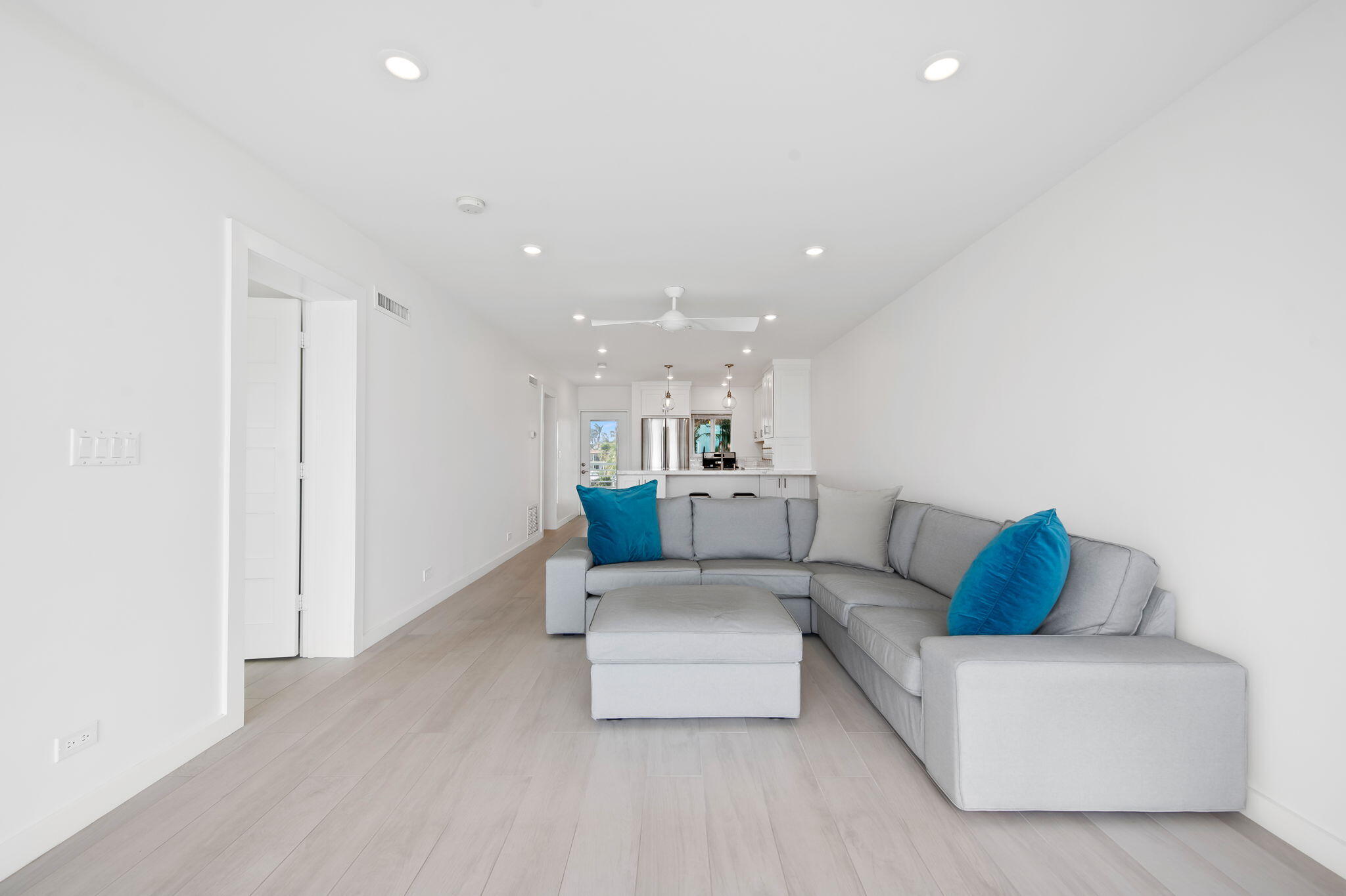 1041 Hillsboro Mile 11