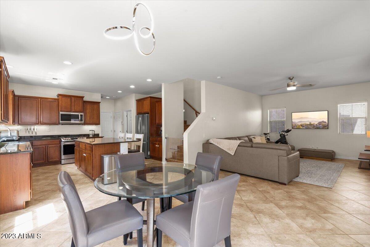 3967 E CAT BALUE Drive