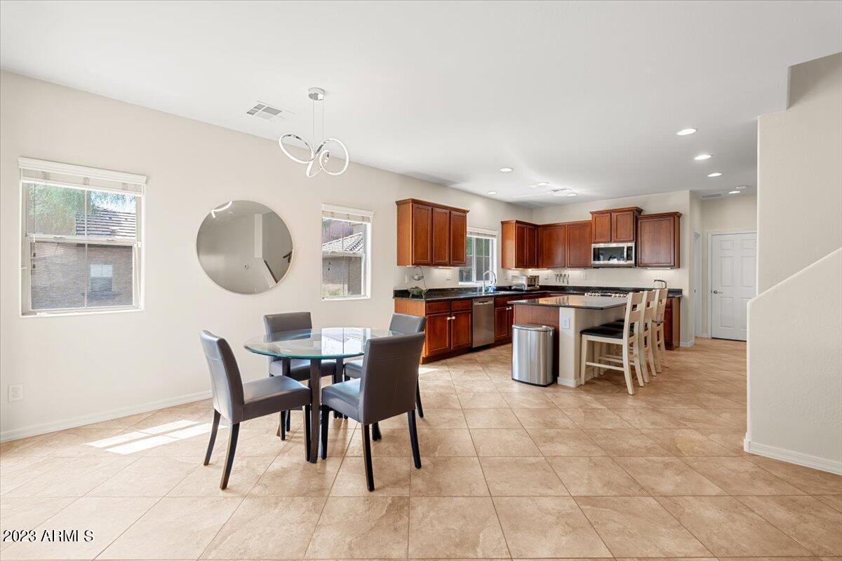 3967 E CAT BALUE Drive
