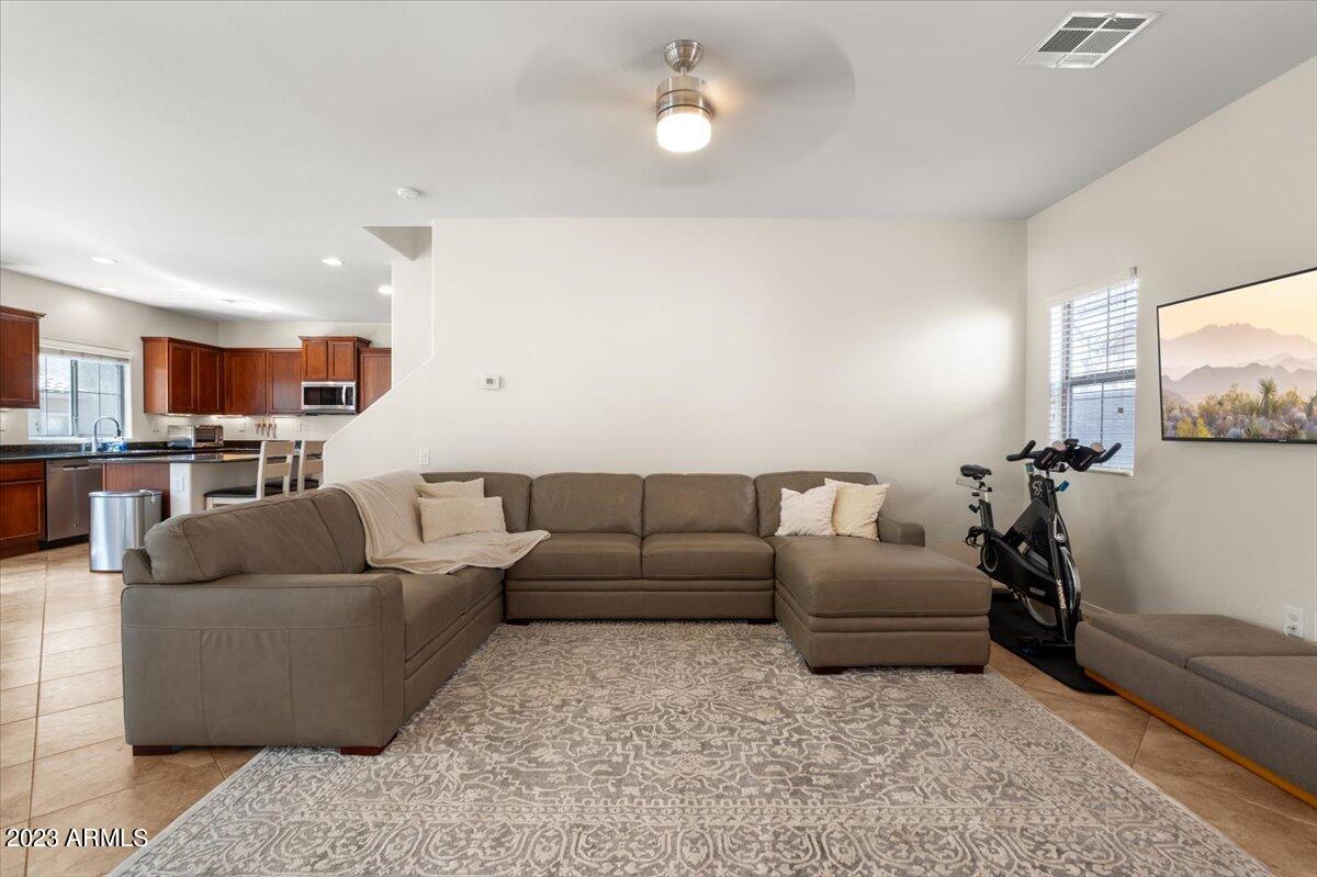 3967 E CAT BALUE Drive