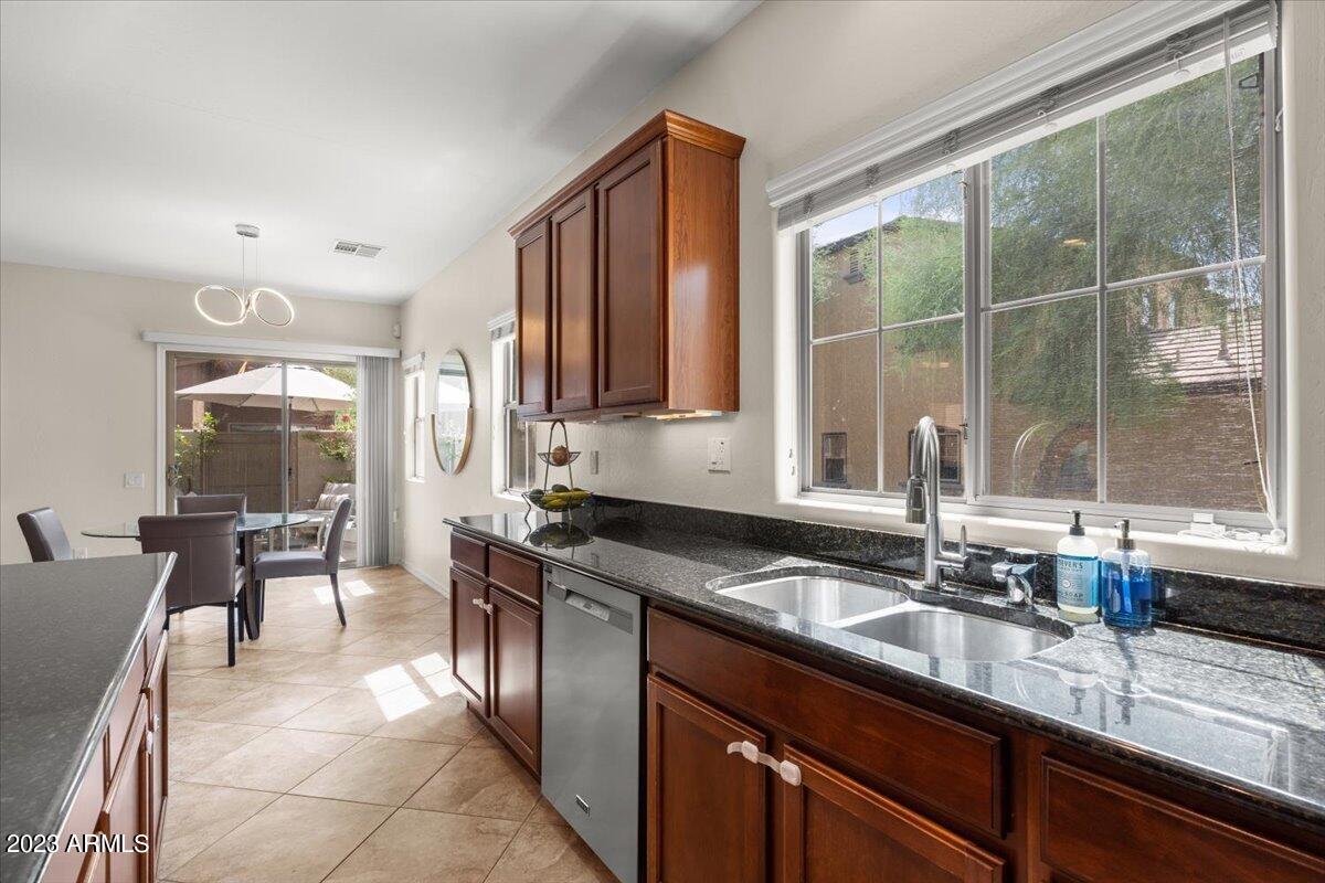 3967 E CAT BALUE Drive