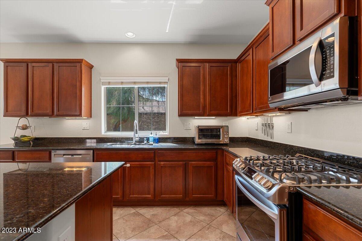 3967 E CAT BALUE Drive