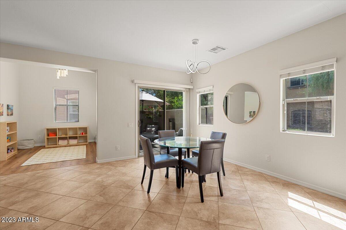 3967 E CAT BALUE Drive