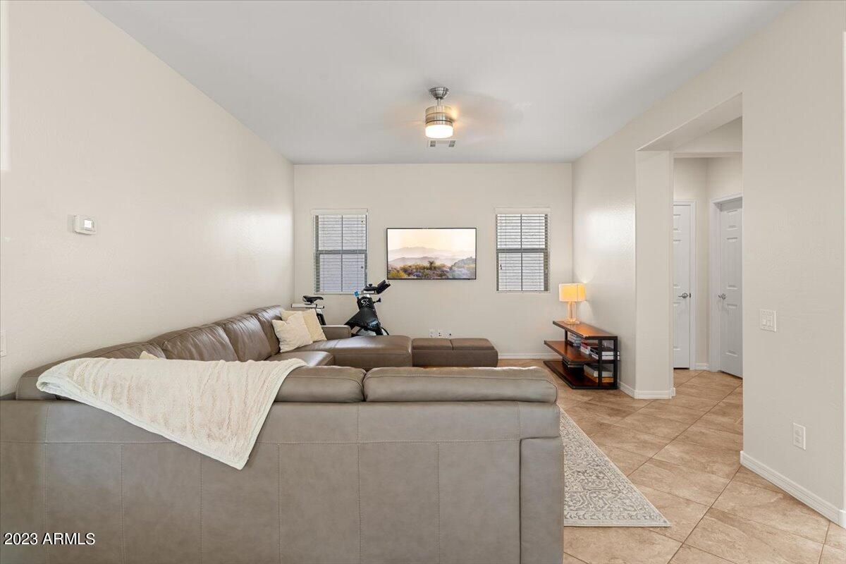 3967 E CAT BALUE Drive