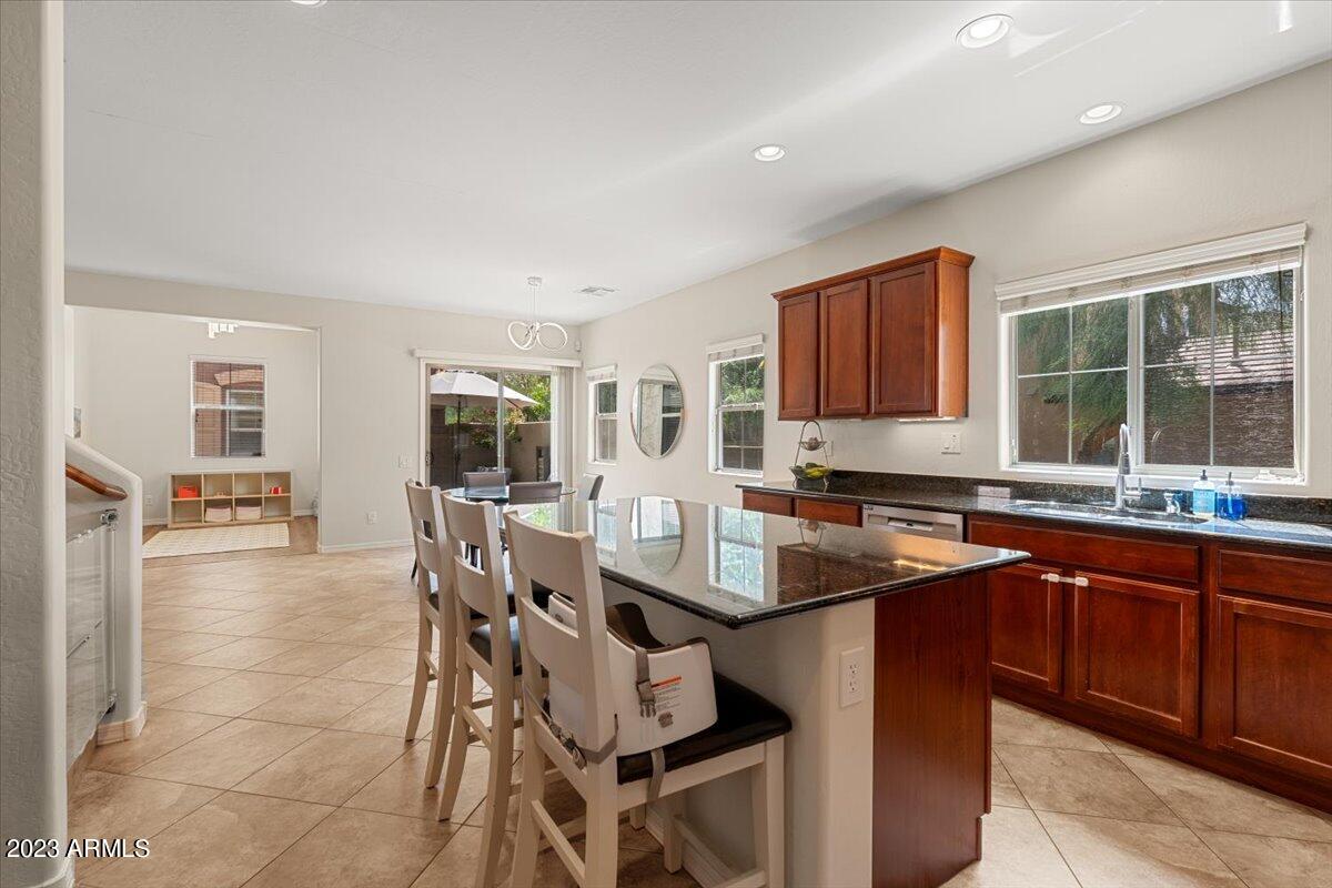 3967 E CAT BALUE Drive