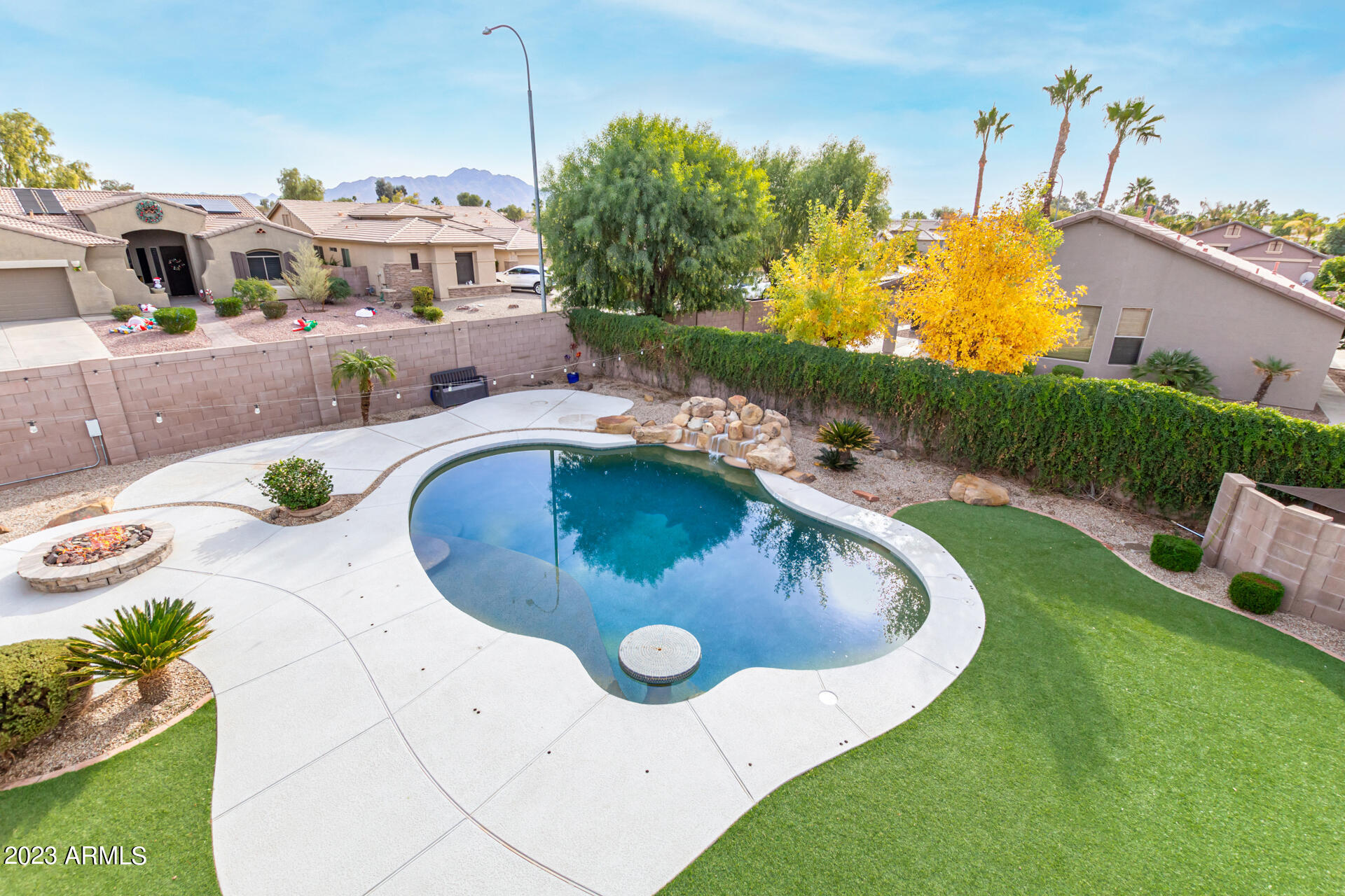 3163 E BUENA VISTA Drive