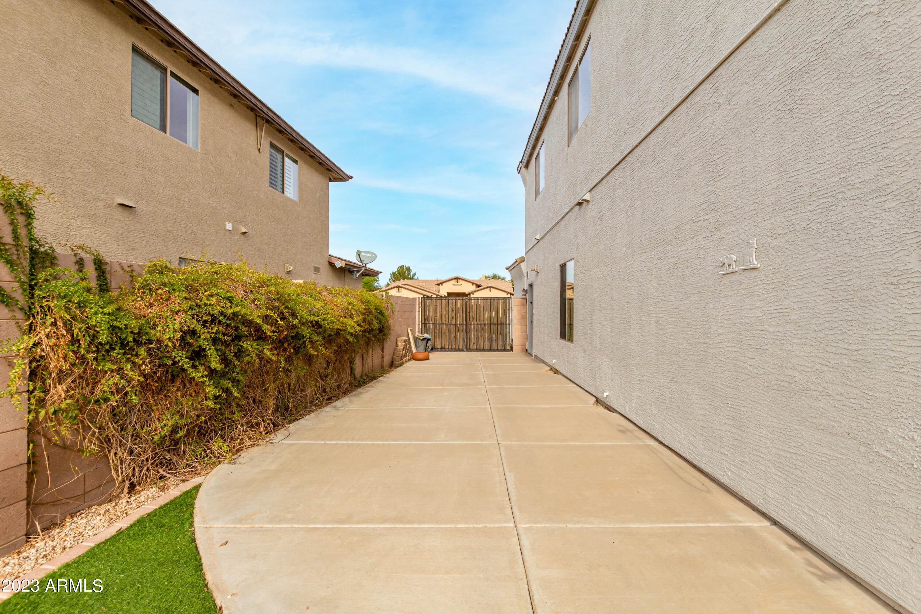 3163 E BUENA VISTA Drive
