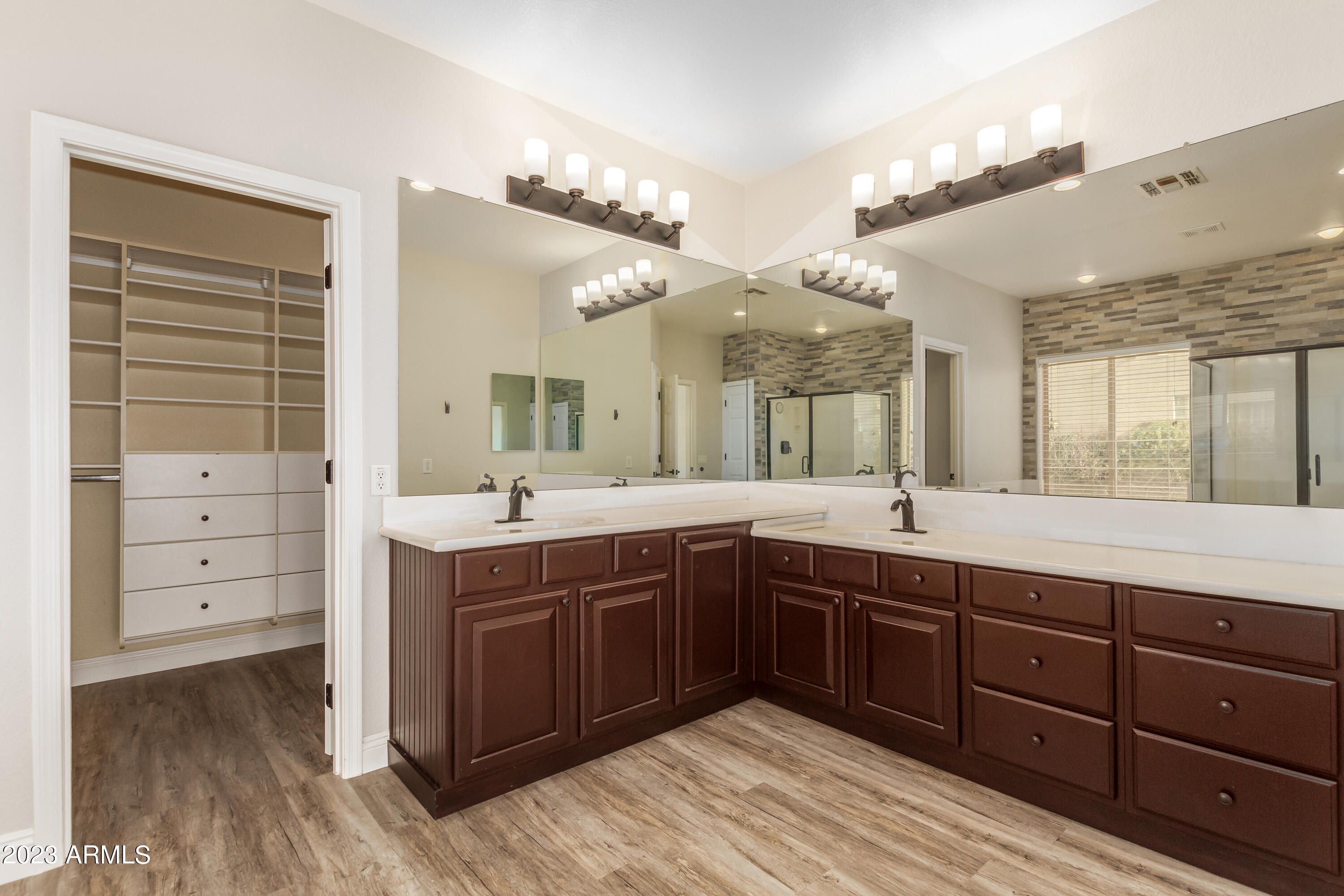 3163 E BUENA VISTA Drive
